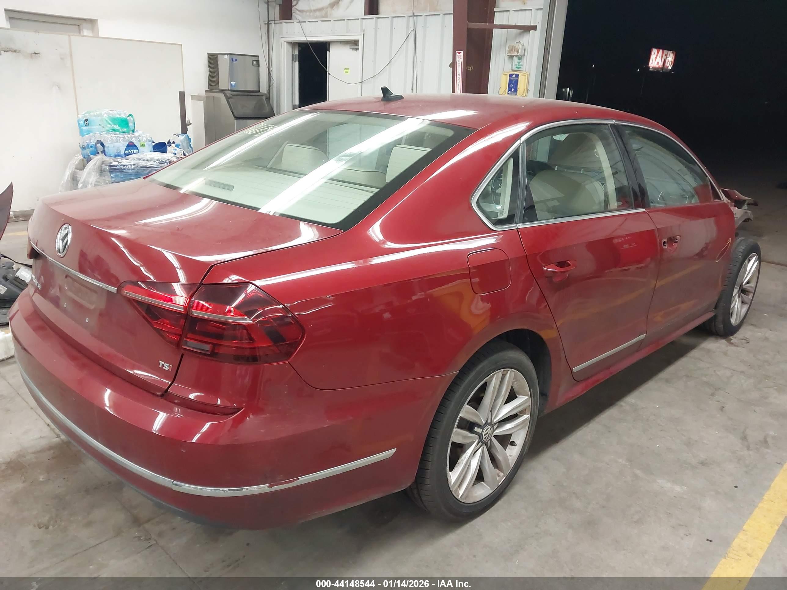 VOLKSWAGEN PASSAT image 4