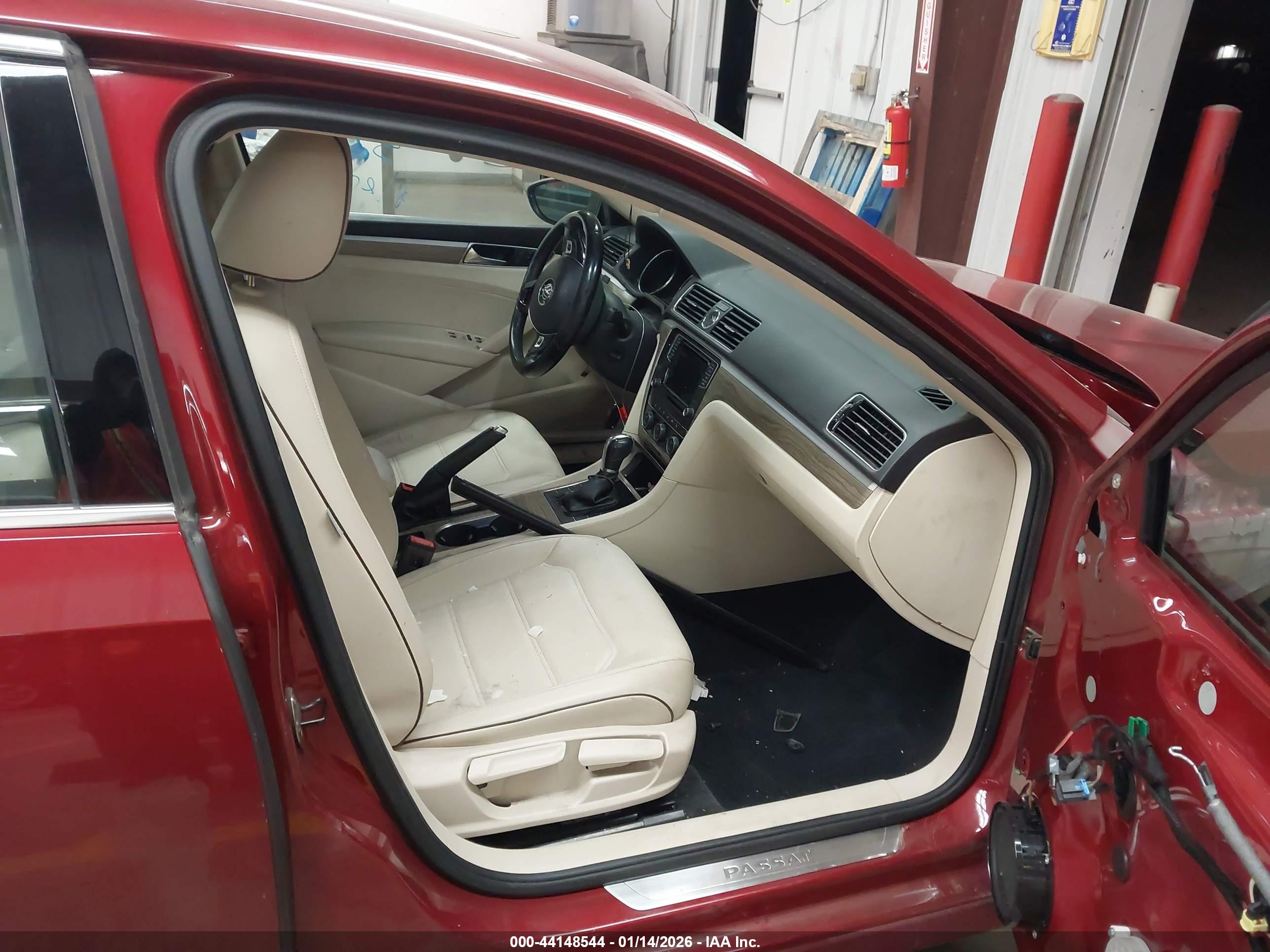 VOLKSWAGEN PASSAT image 5