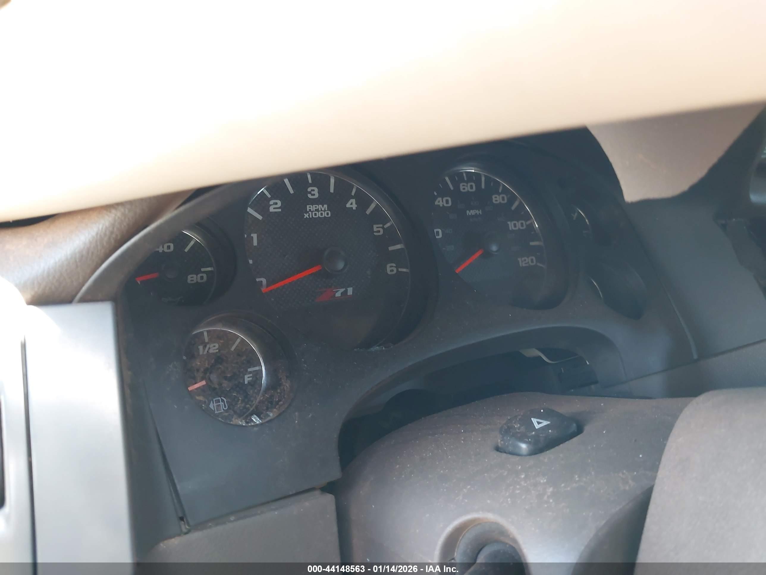 CHEVROLET SUBURBAN image 7