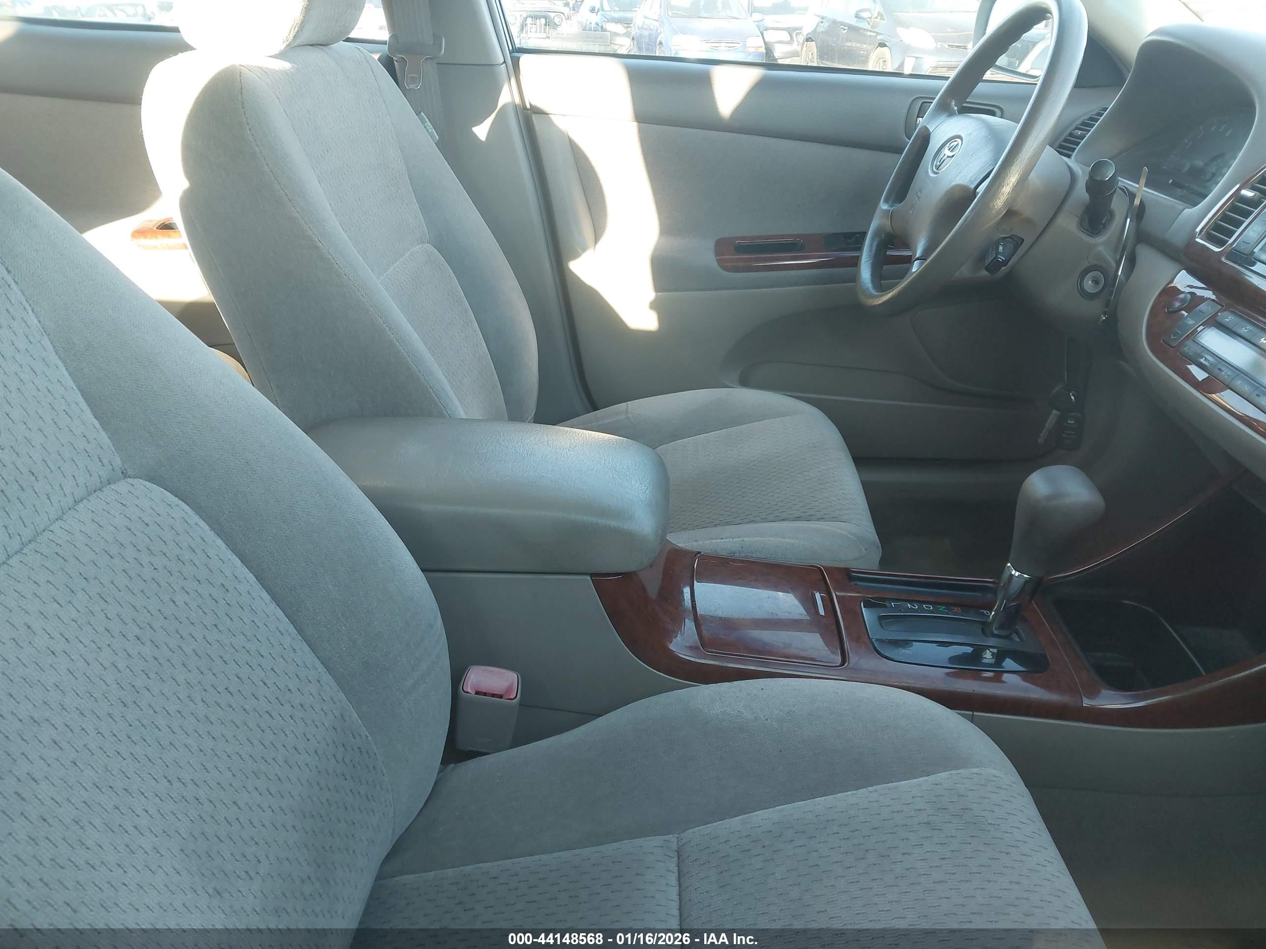 TOYOTA CAMRY image 5