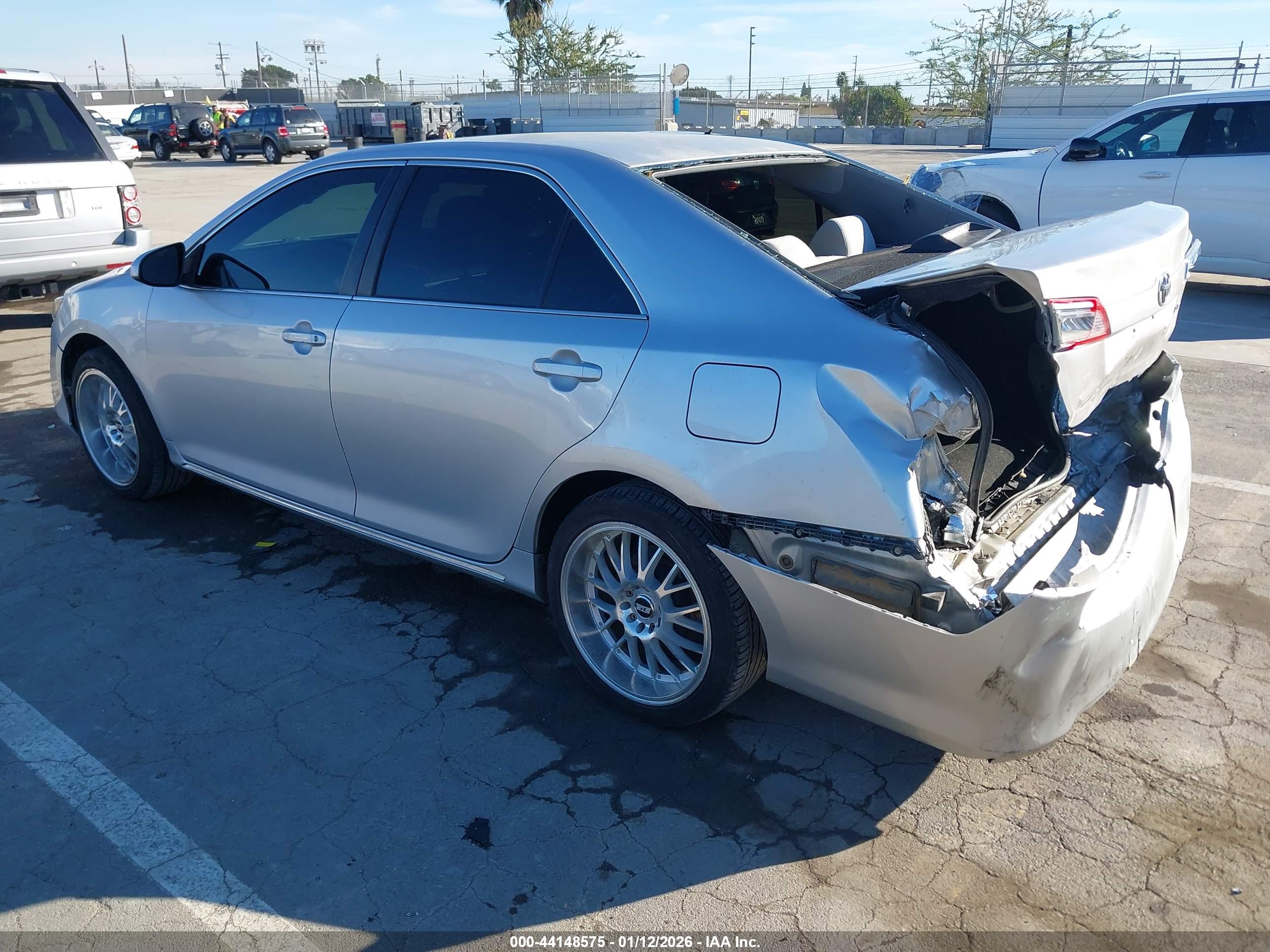 TOYOTA CAMRY image 3