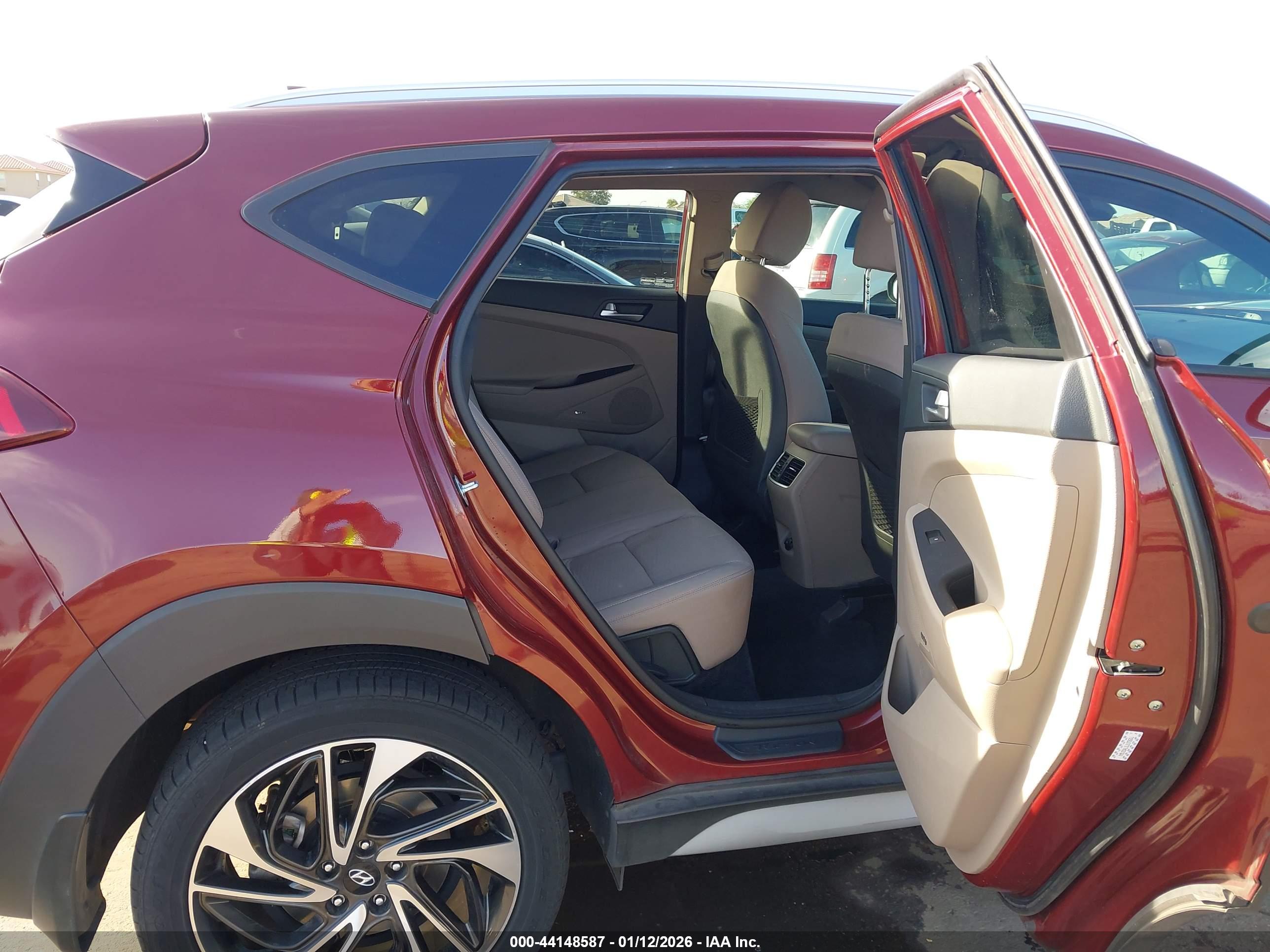 HYUNDAI TUCSON image 8