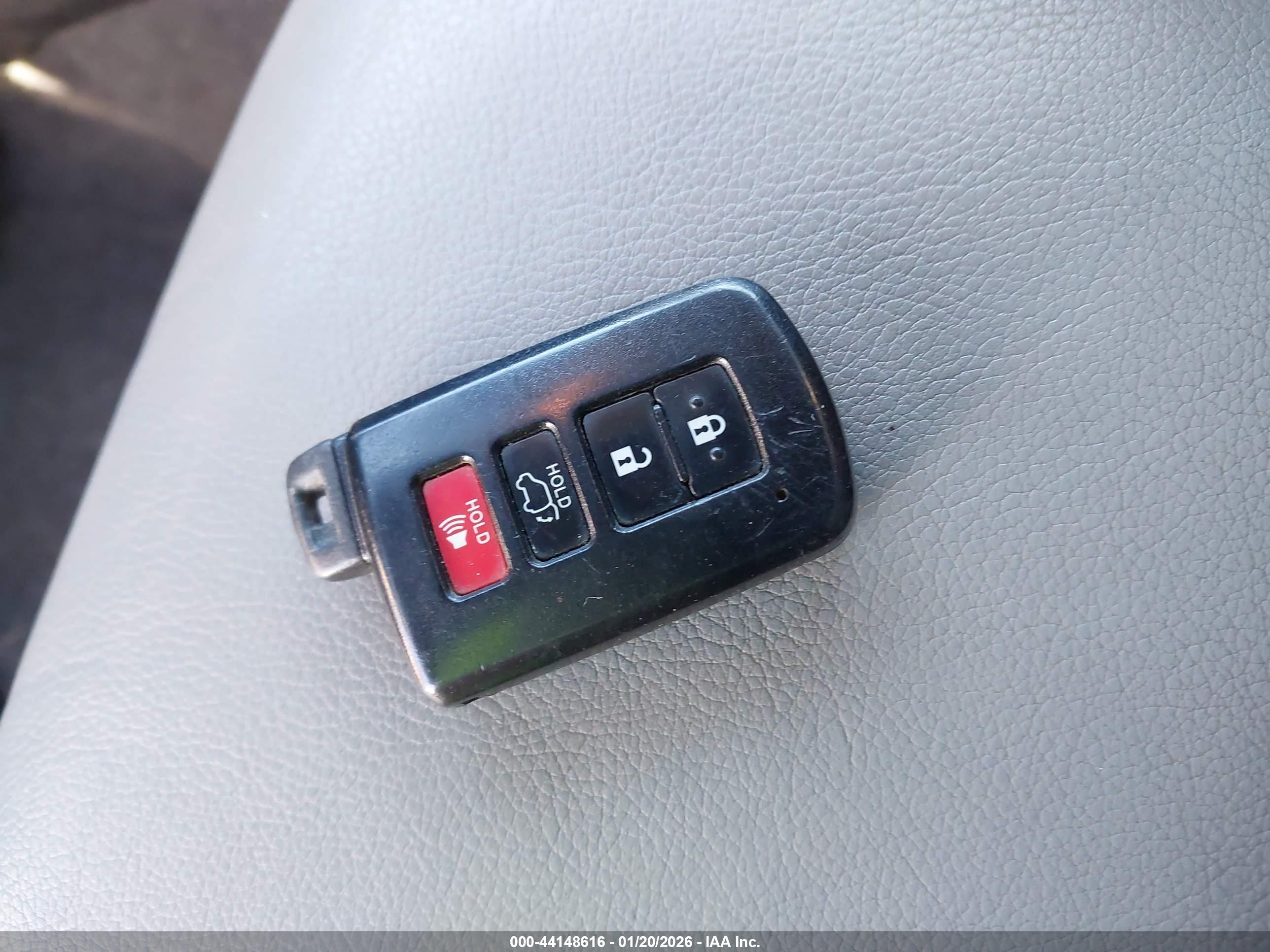 TOYOTA RAV4 image 11