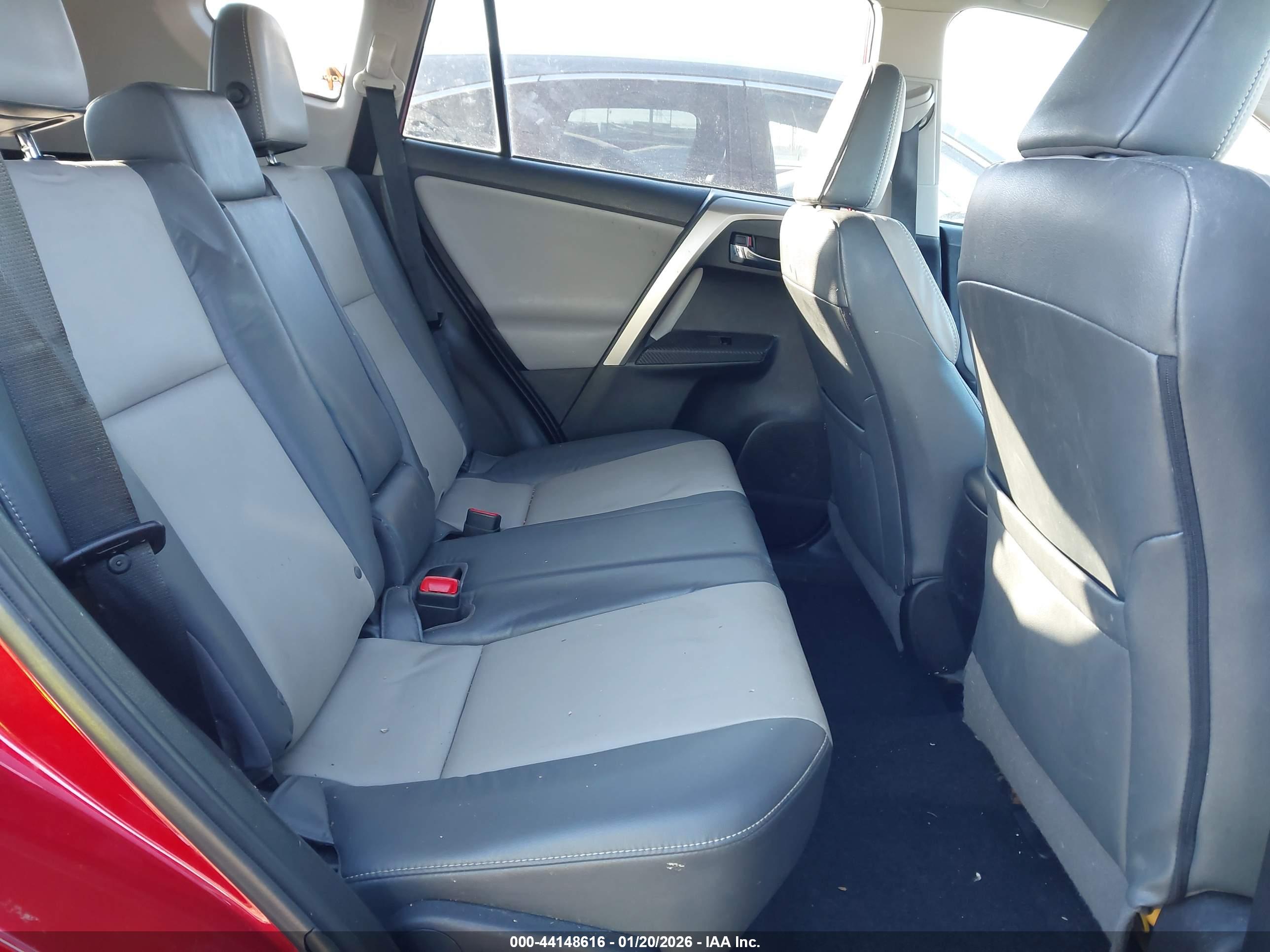 TOYOTA RAV4 image 8