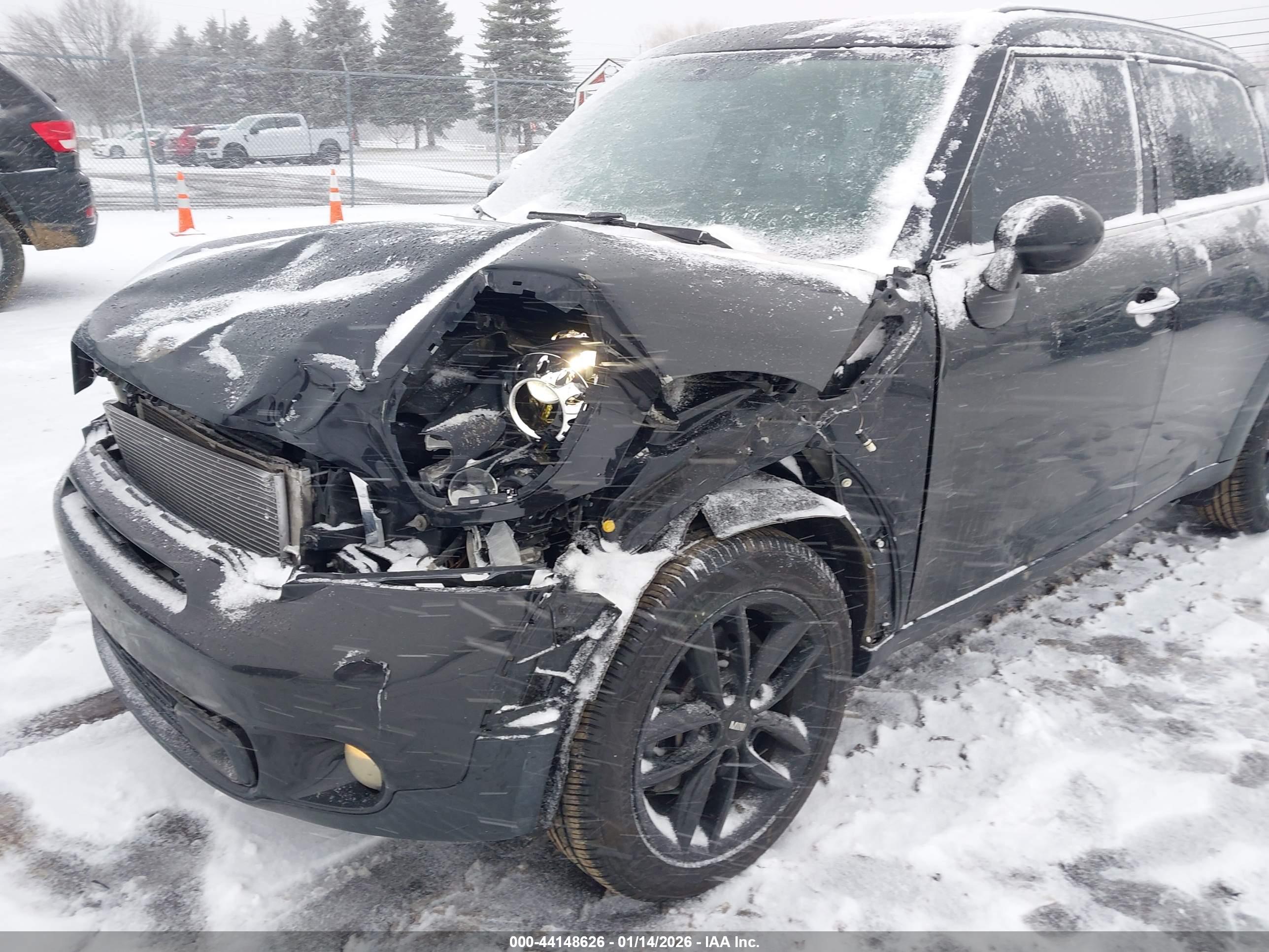 MINI COUNTRYMAN image 6
