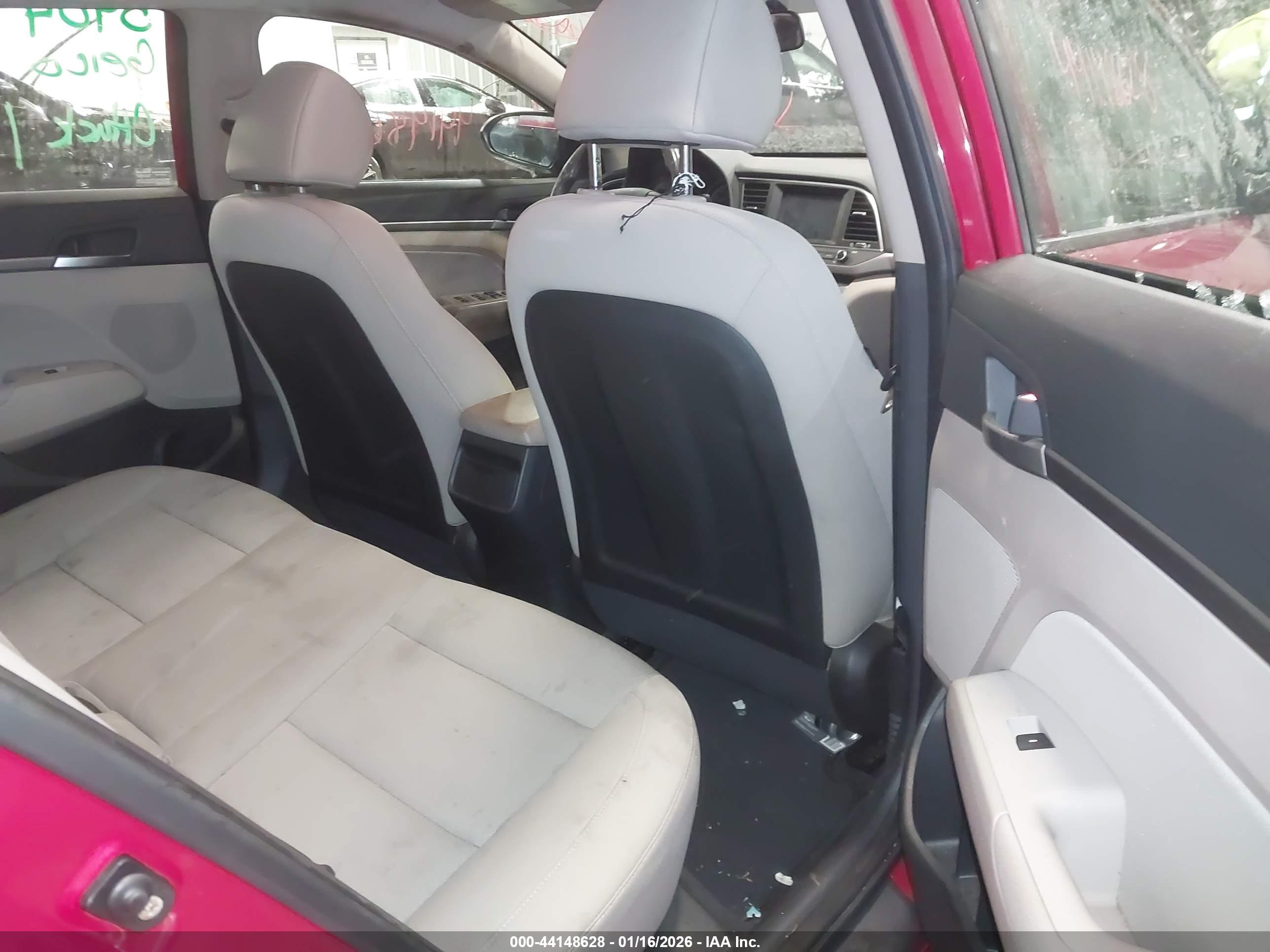 HYUNDAI ELANTRA image 8