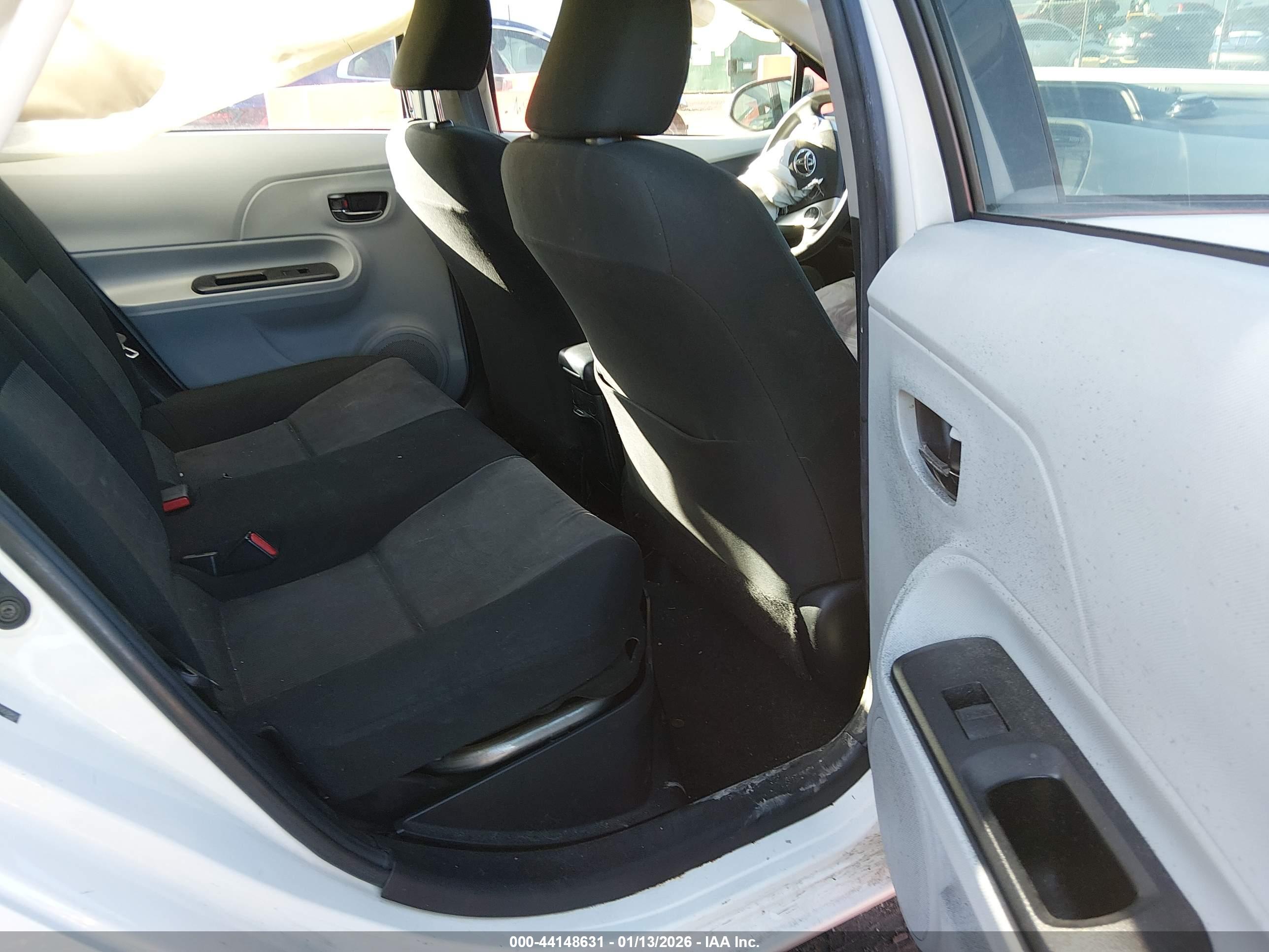 TOYOTA PRIUS image 8