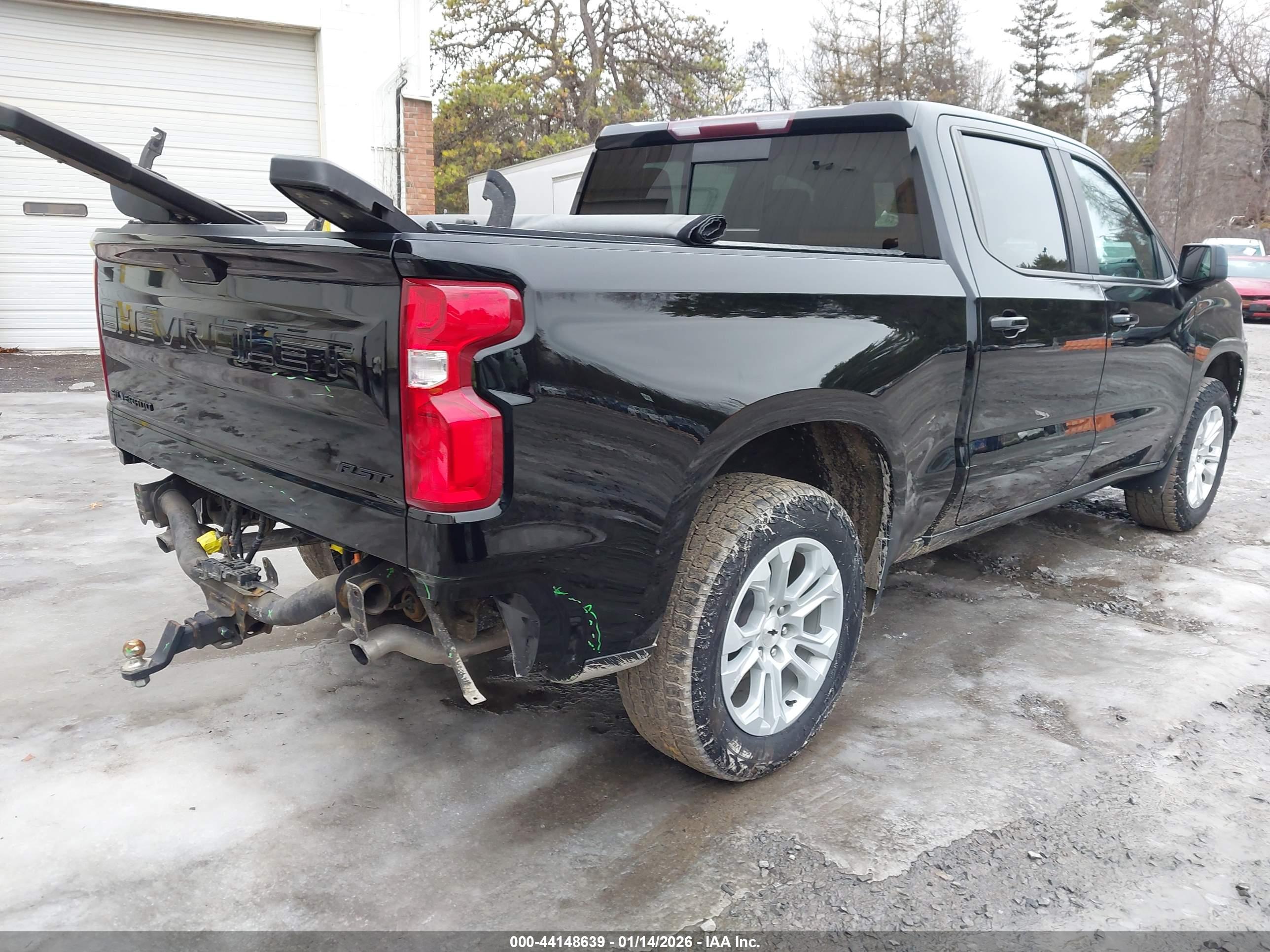 CHEVROLET SILVERADO image 4