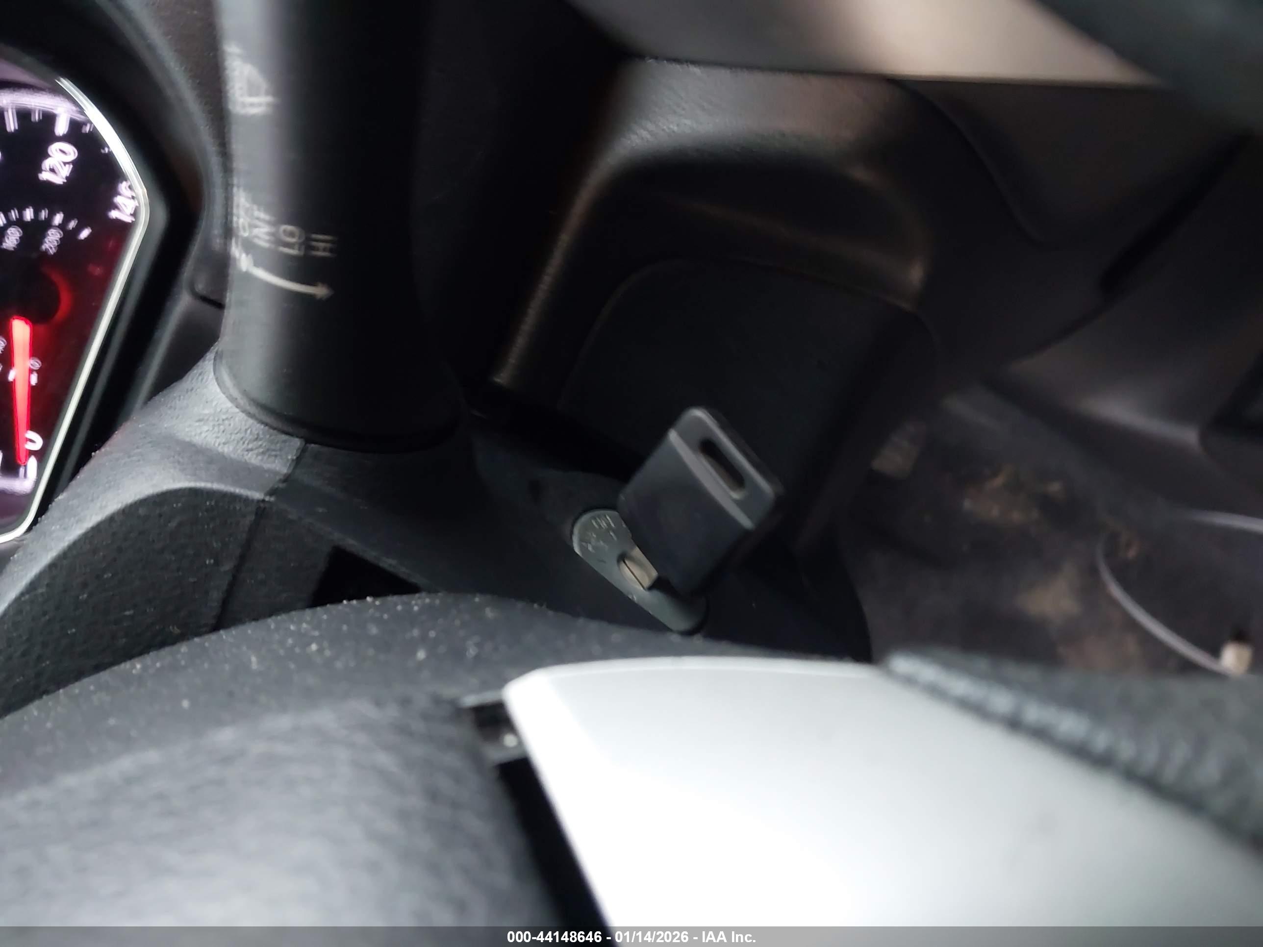 NISSAN VERSA image 11