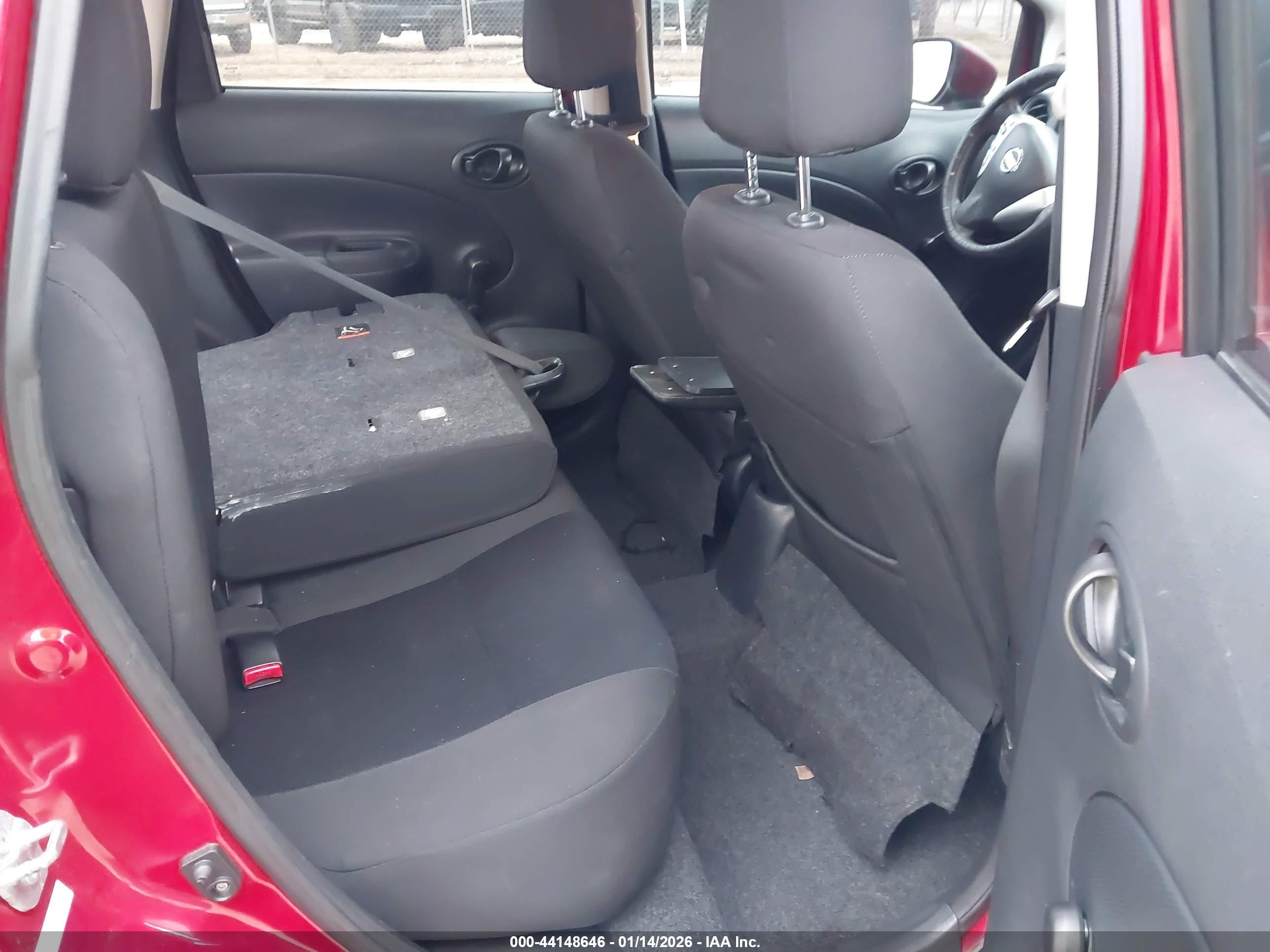 NISSAN VERSA image 8