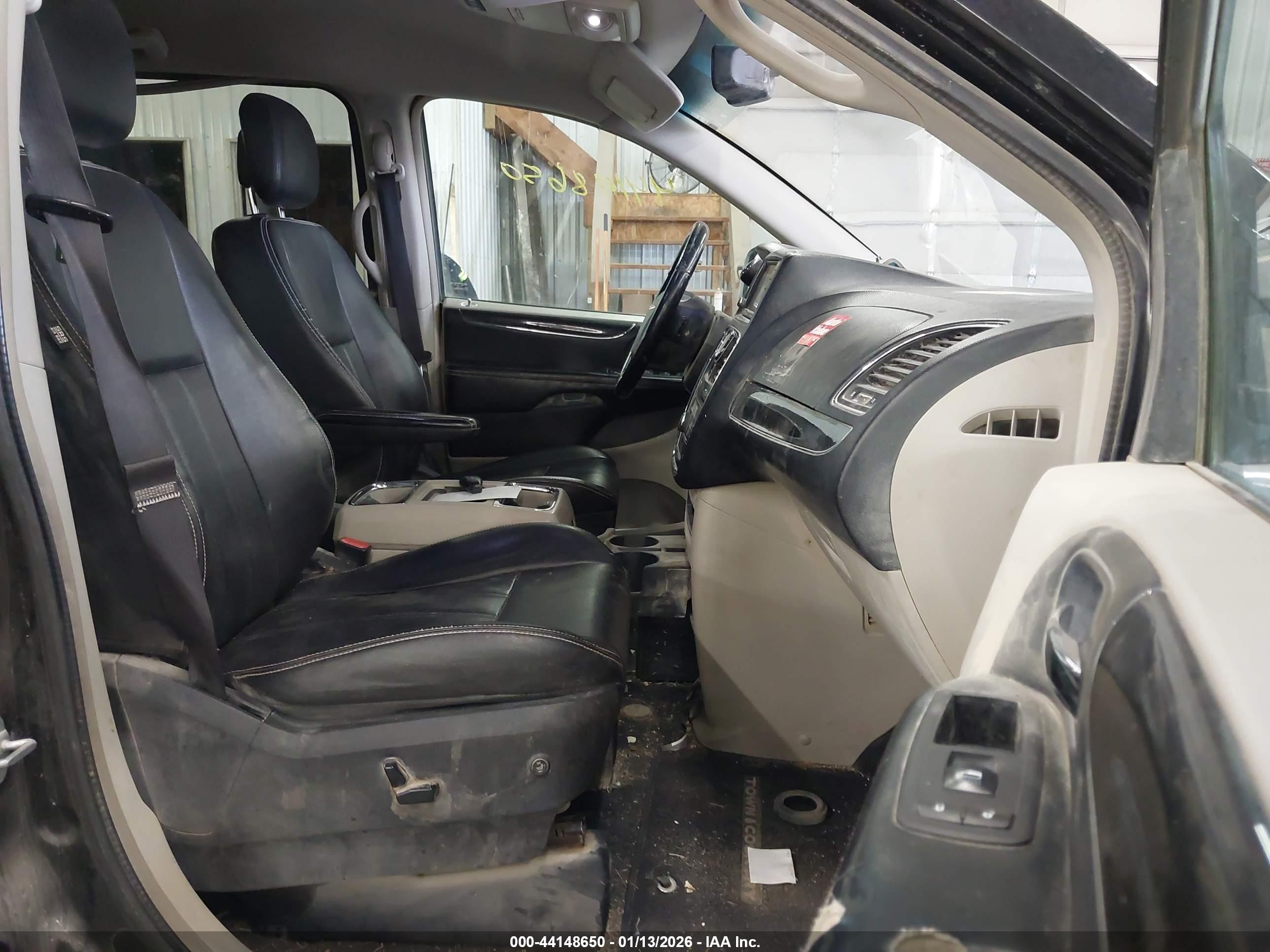 CHRYSLER TOWN image 5