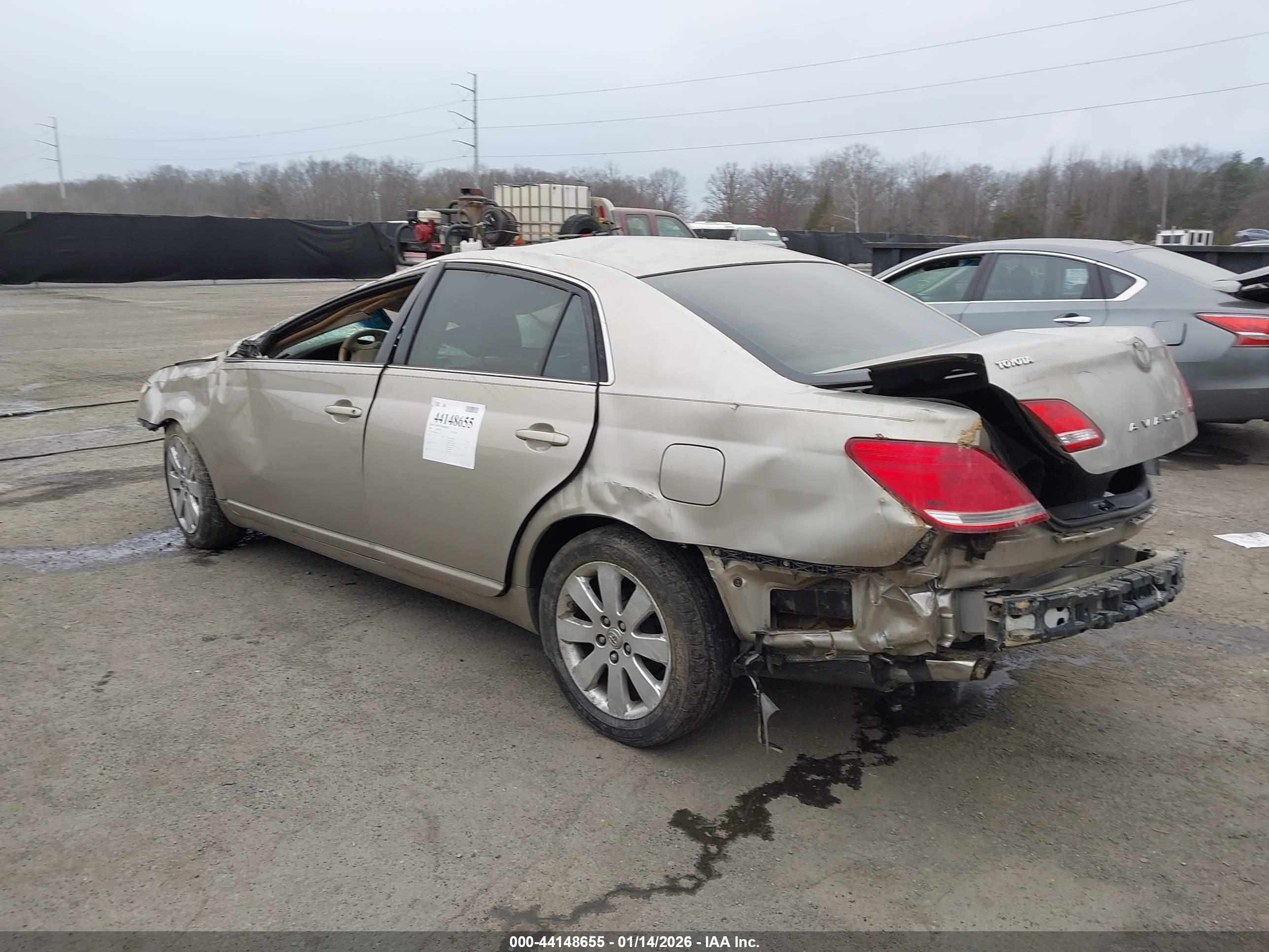 TOYOTA AVALON image 3
