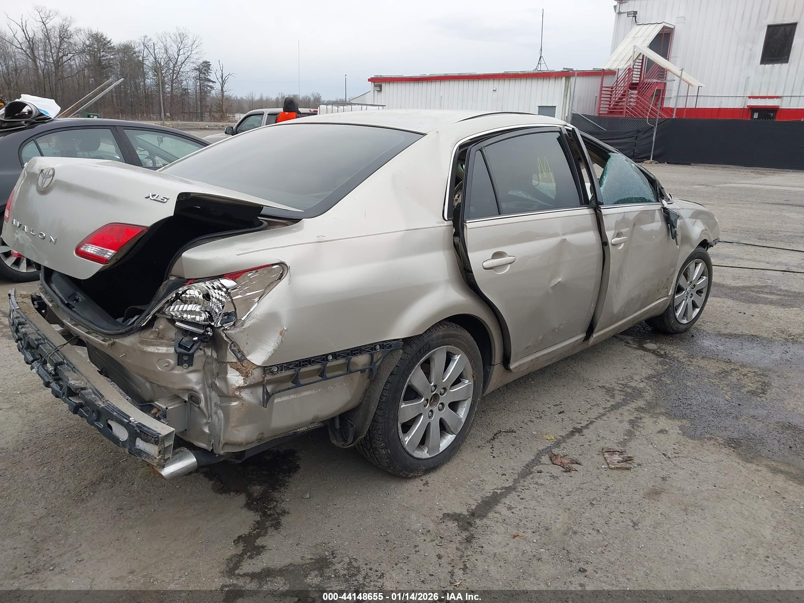 TOYOTA AVALON image 4