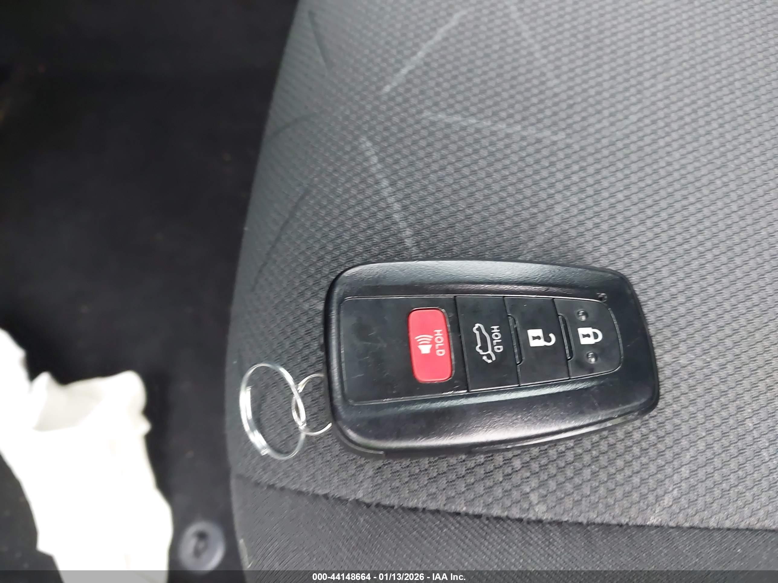 TOYOTA RAV4 image 11