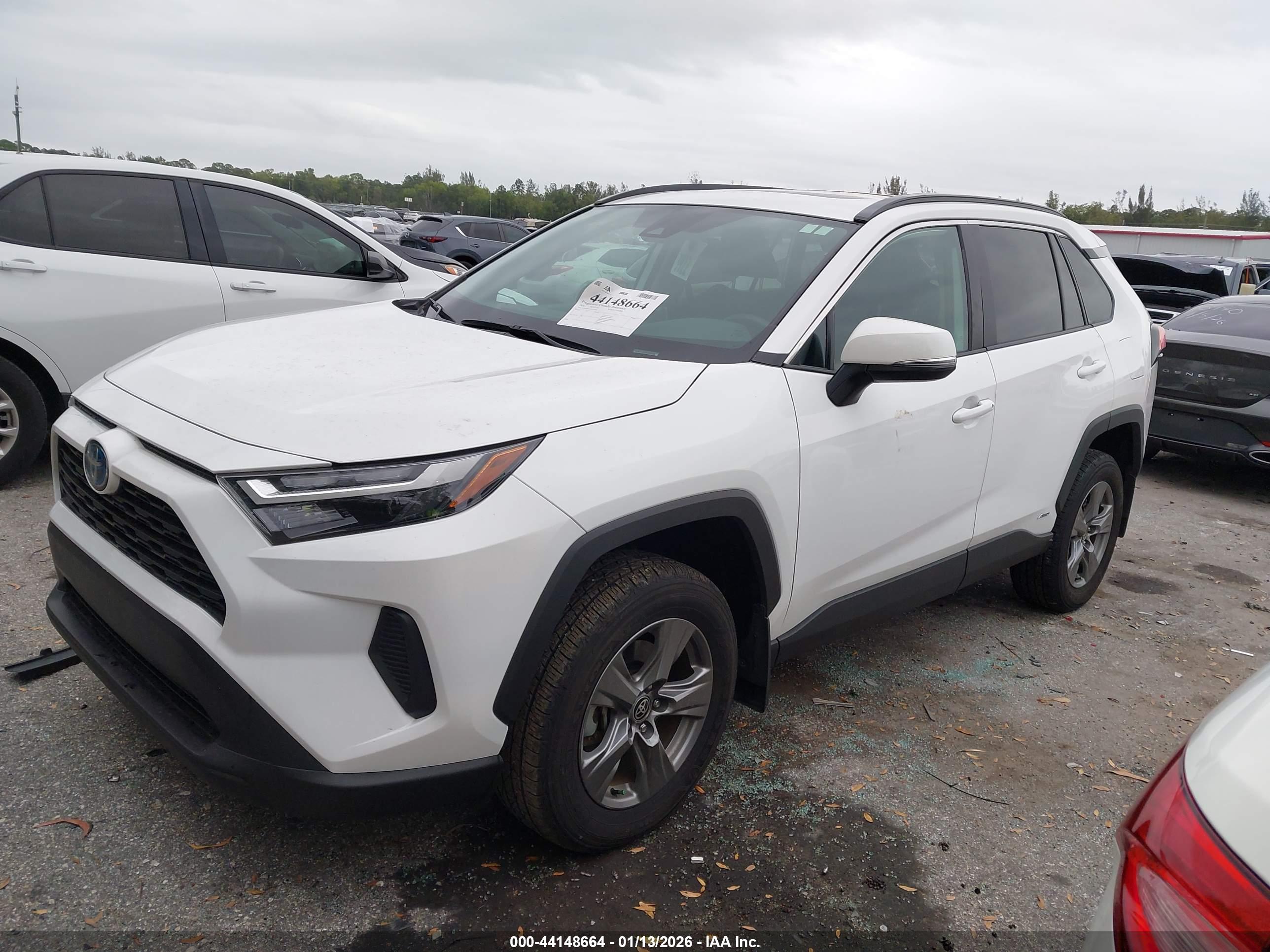 TOYOTA RAV4 image 2