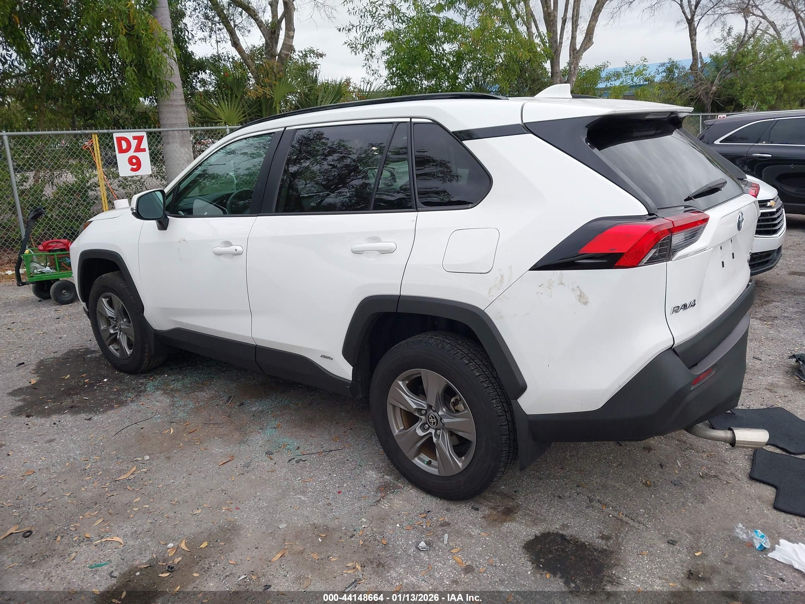 TOYOTA RAV4 image 3