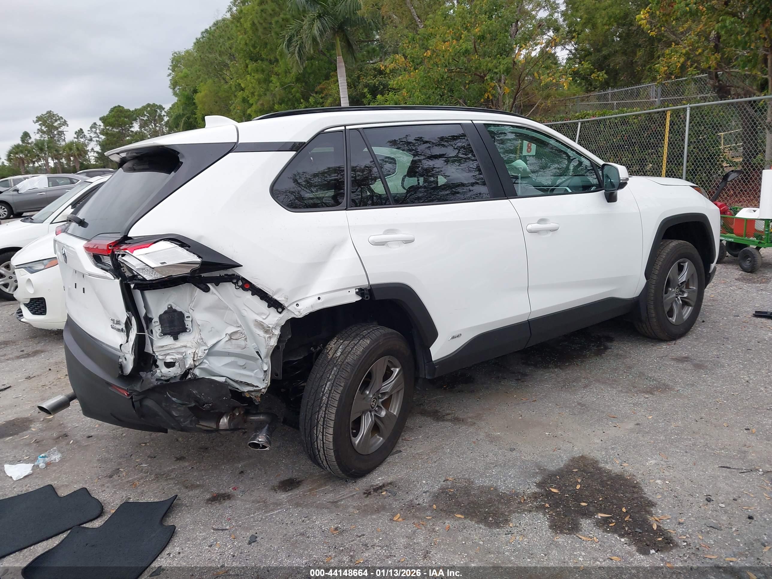 TOYOTA RAV4 image 4