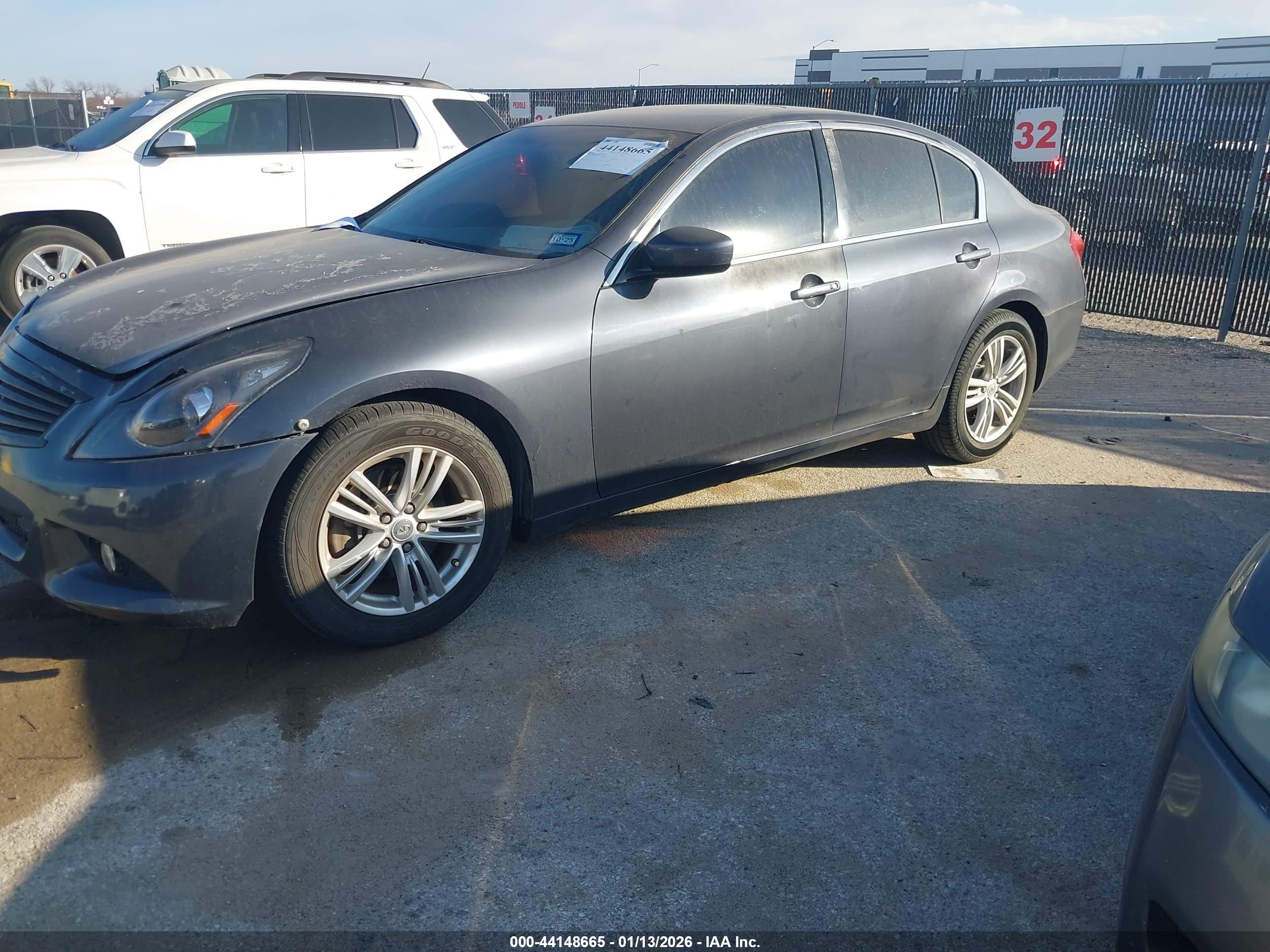 INFINITI G37 image 2