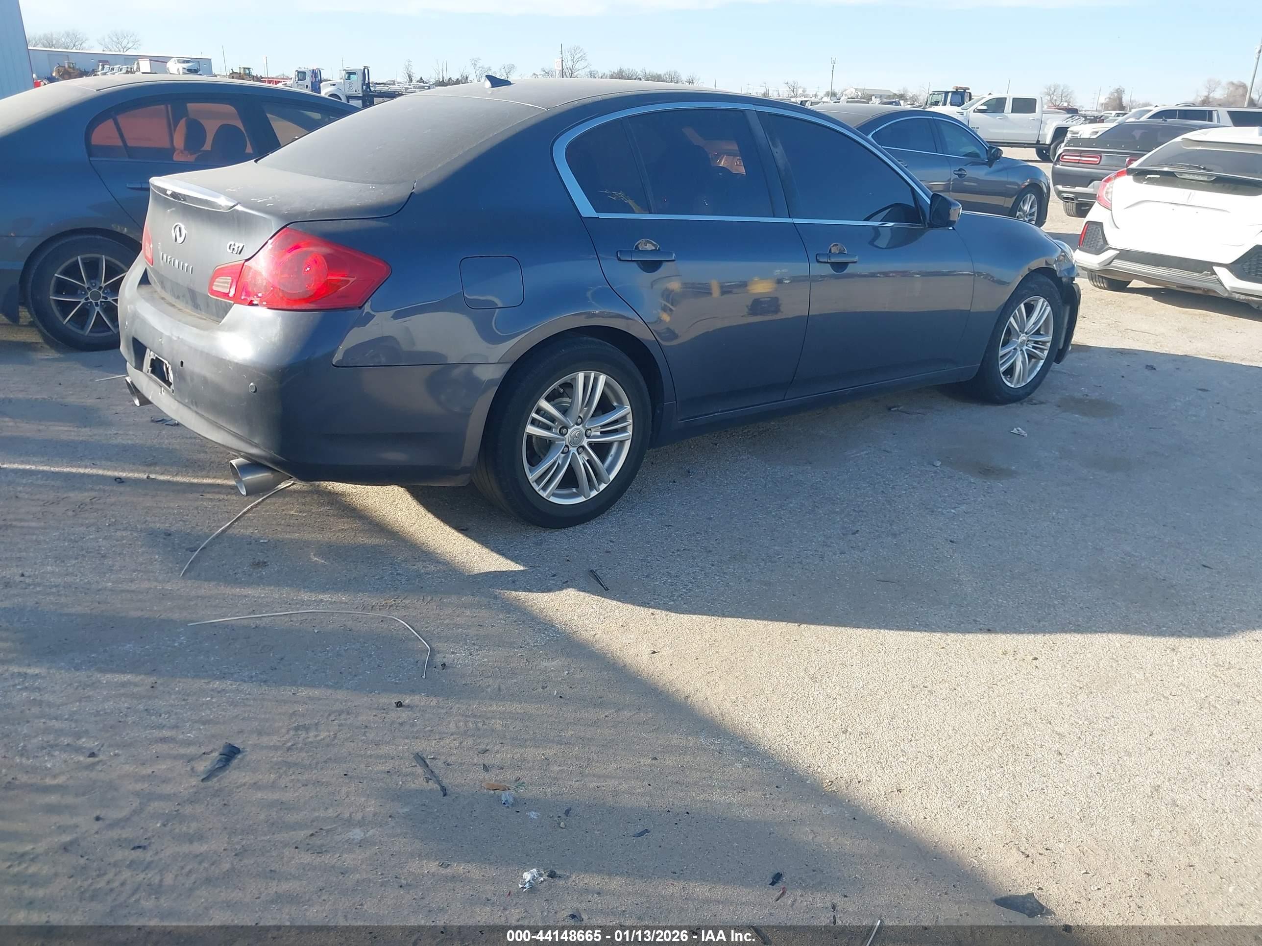 INFINITI G37 image 4