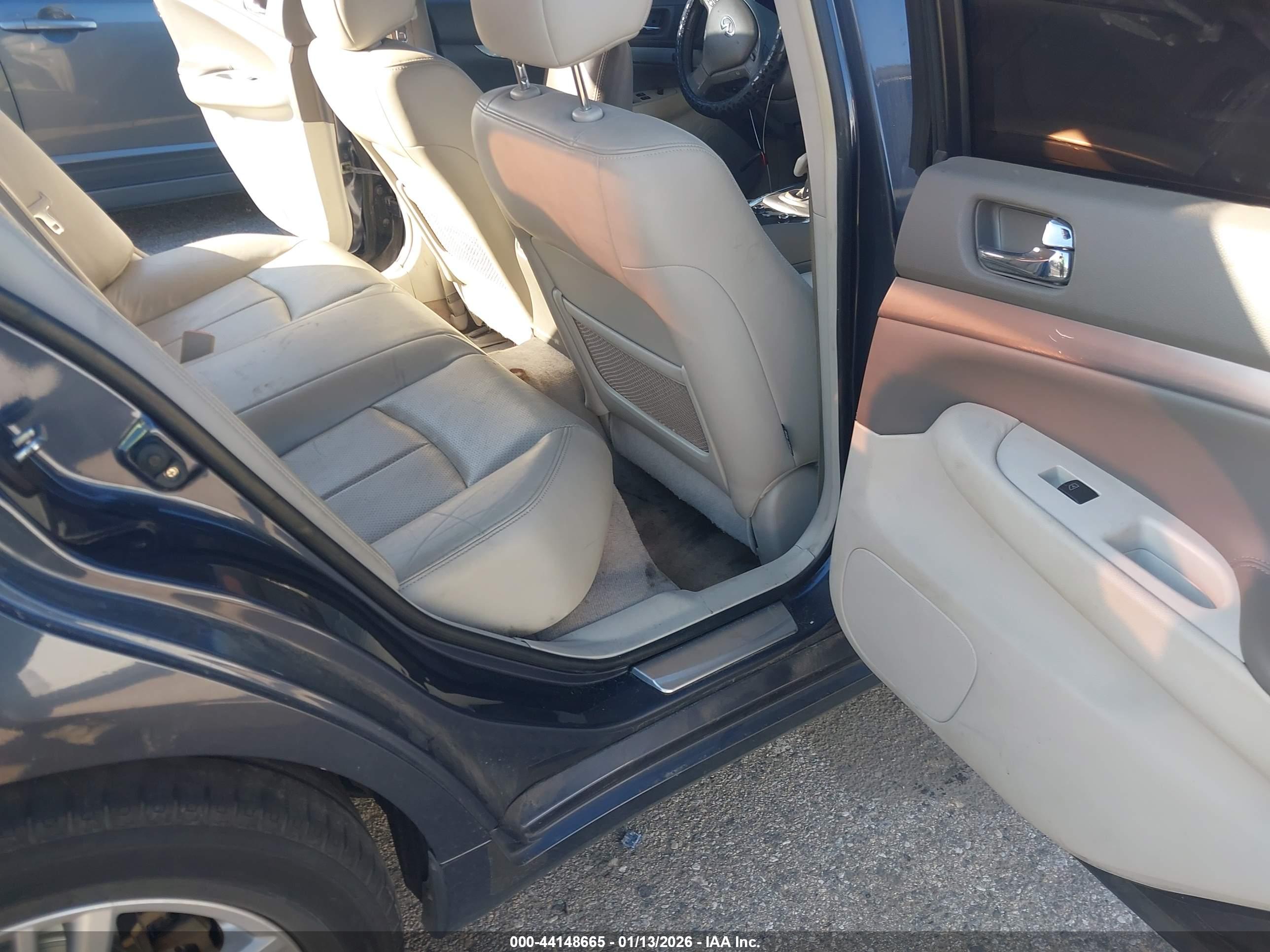 INFINITI G37 image 8
