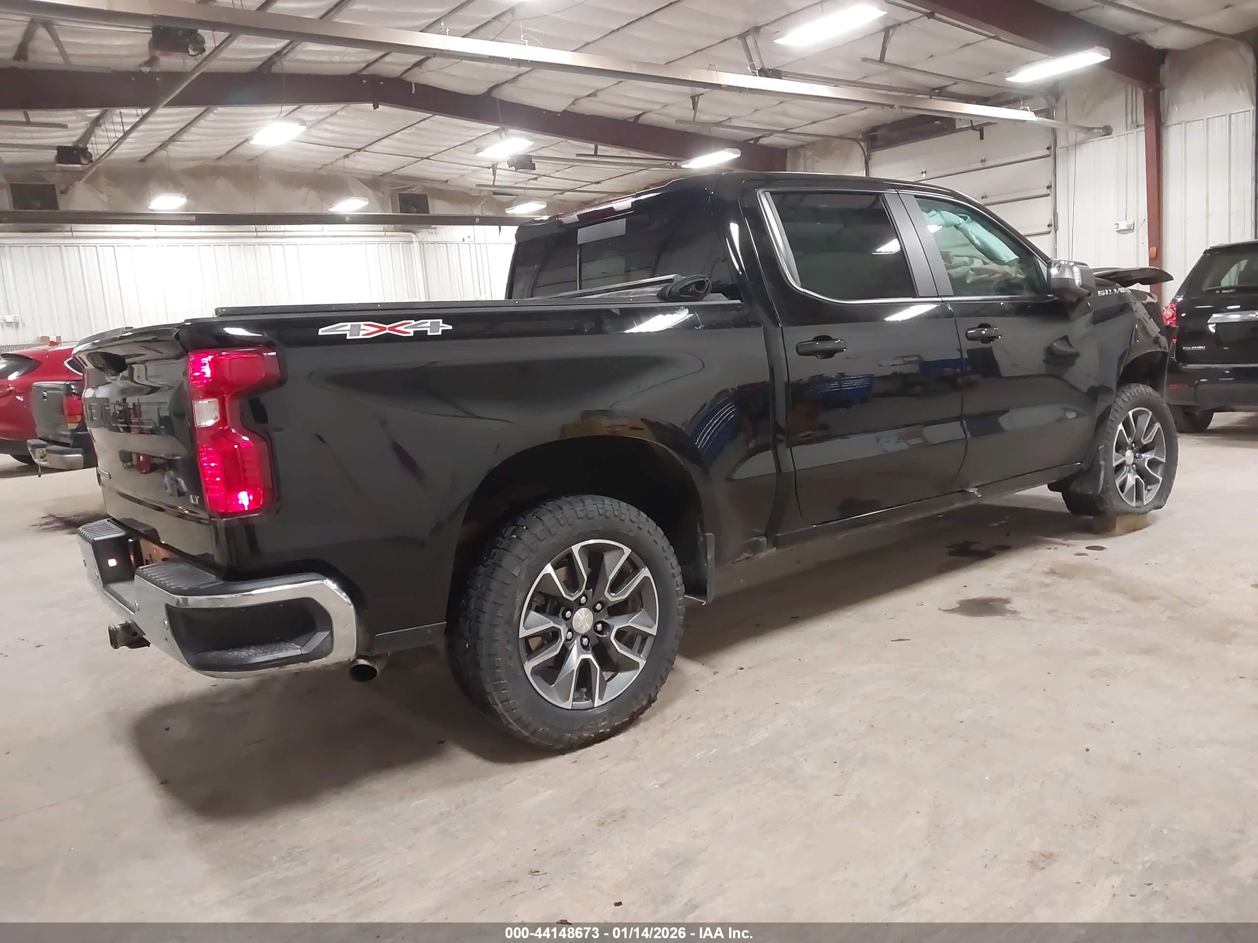 CHEVROLET SILVERADO image 4