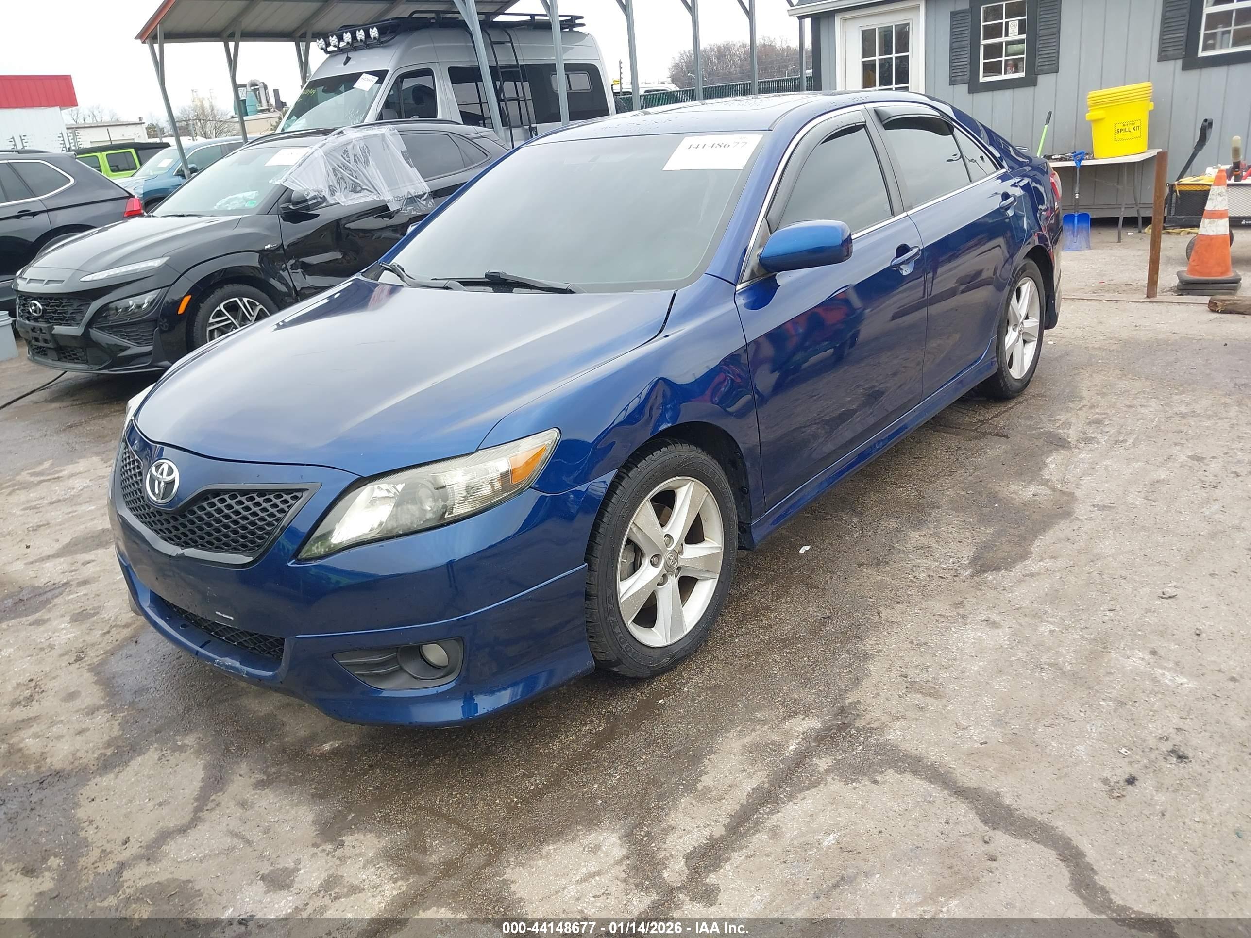TOYOTA CAMRY image 2