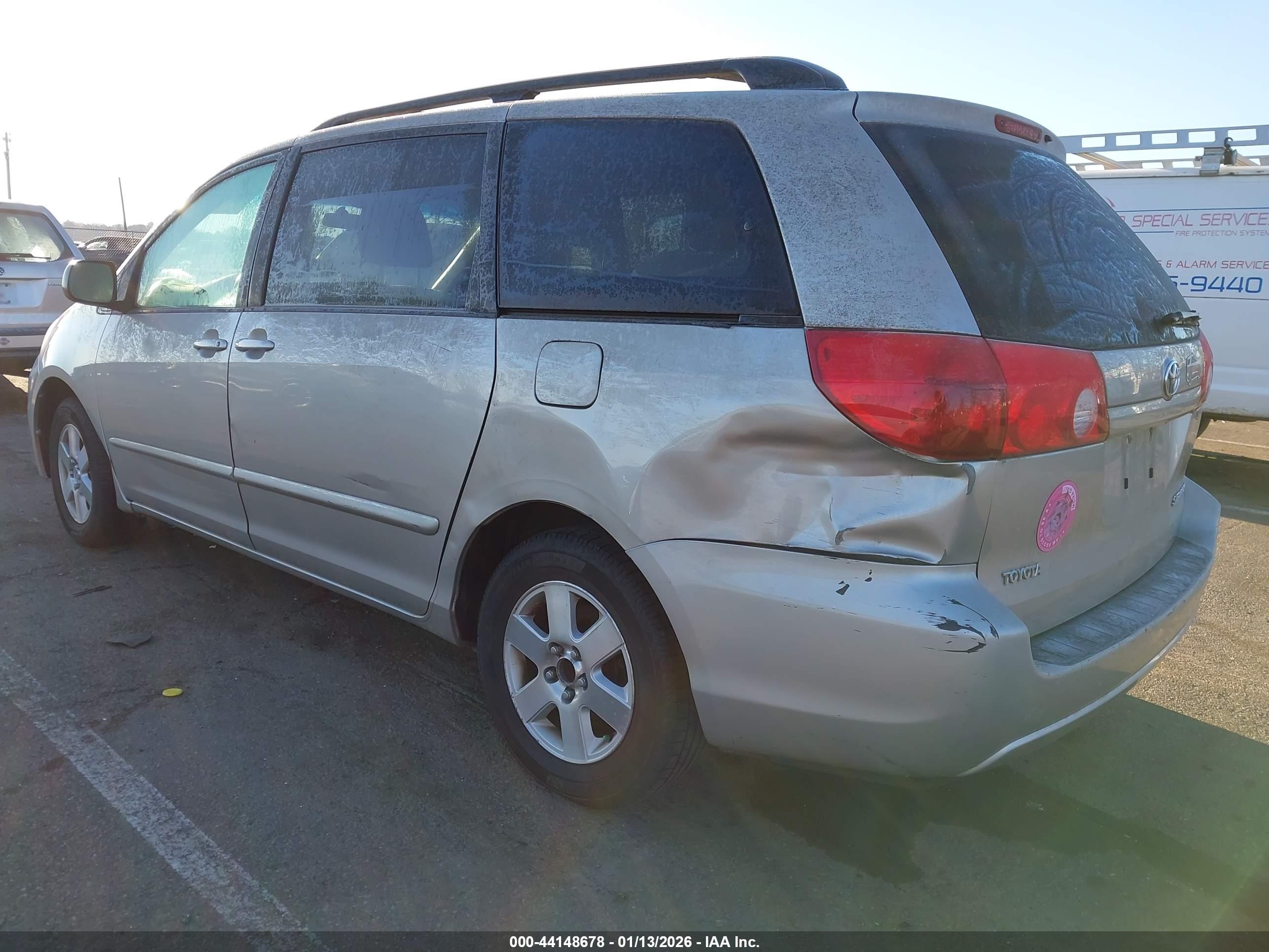 TOYOTA SIENNA image 3