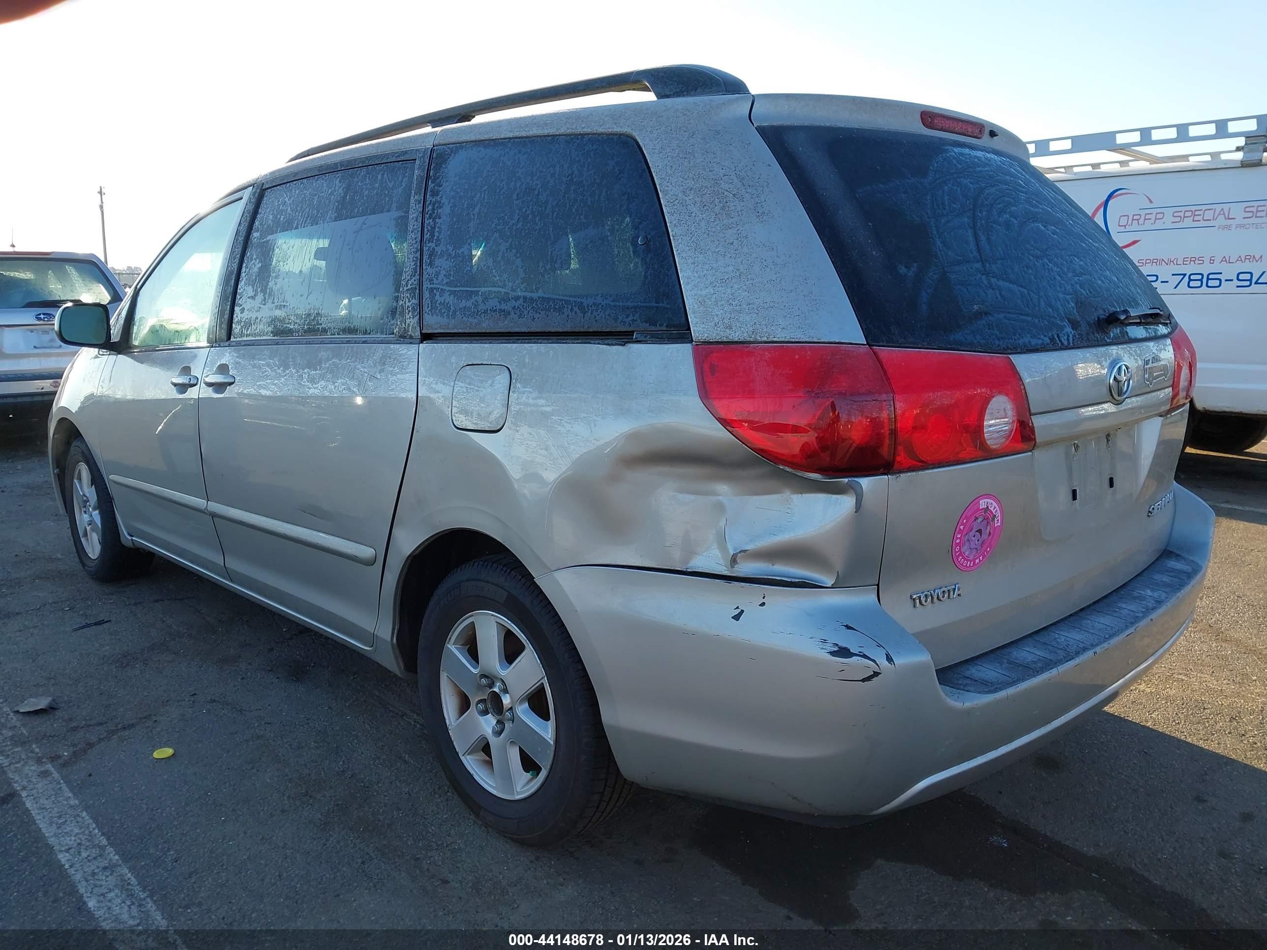 TOYOTA SIENNA image 6