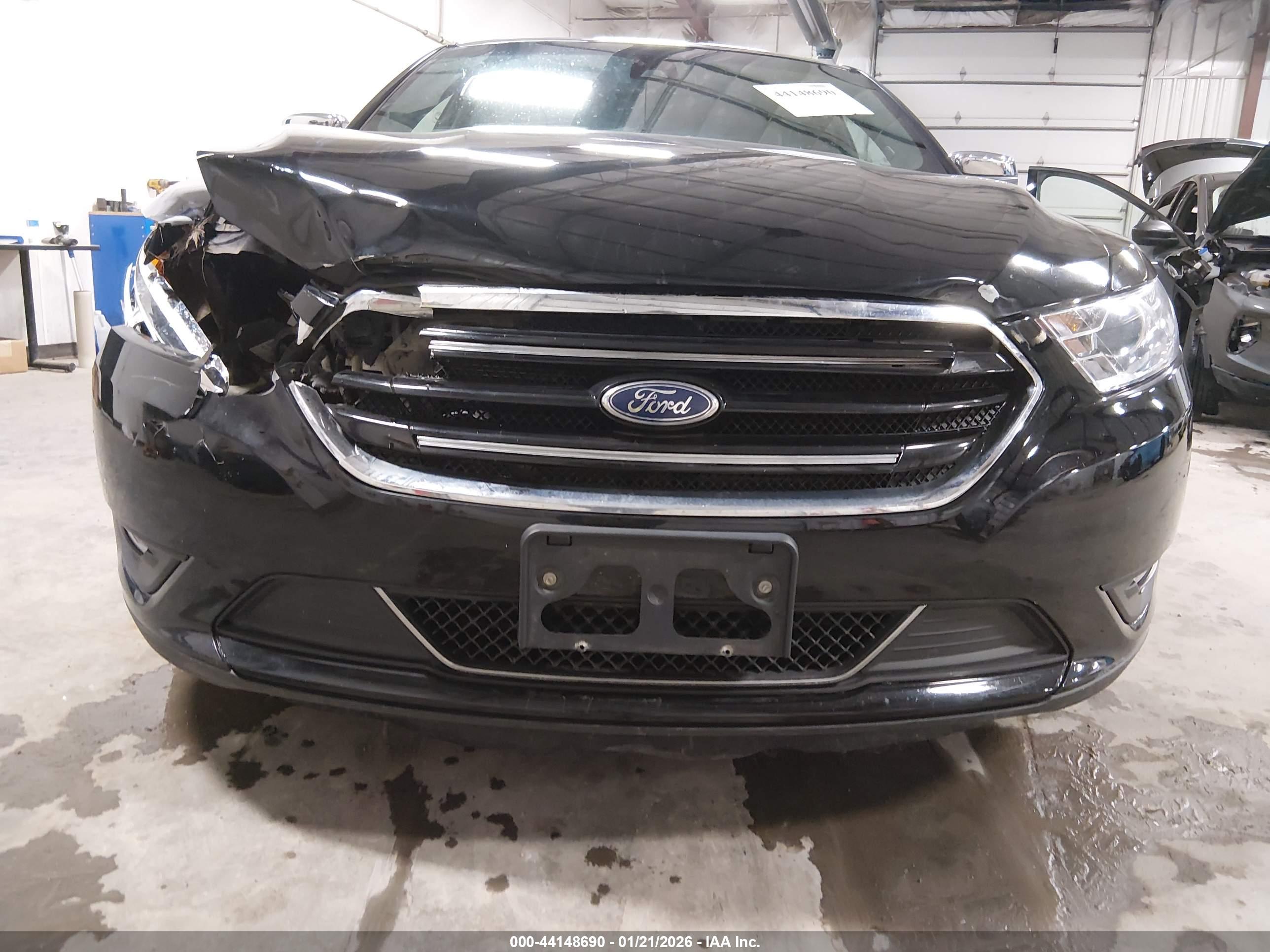 FORD TAURUS image 6