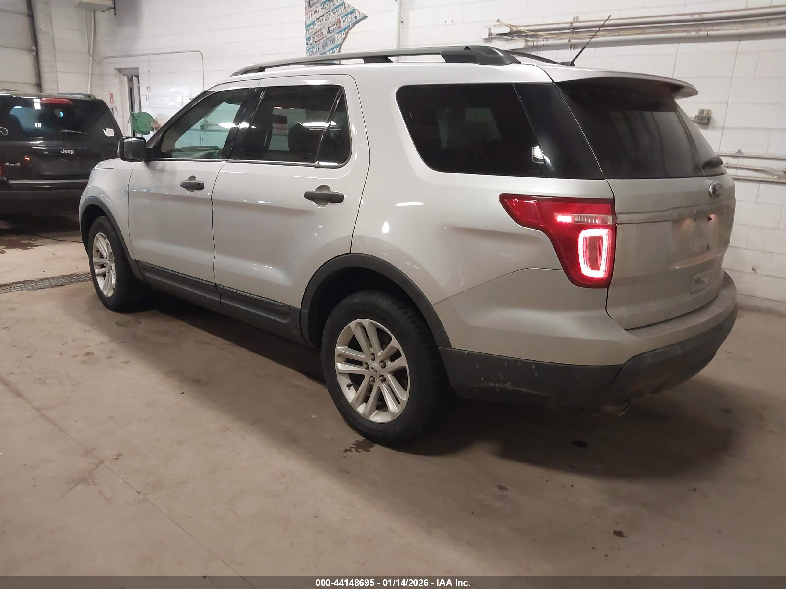 FORD EXPLORER image 3
