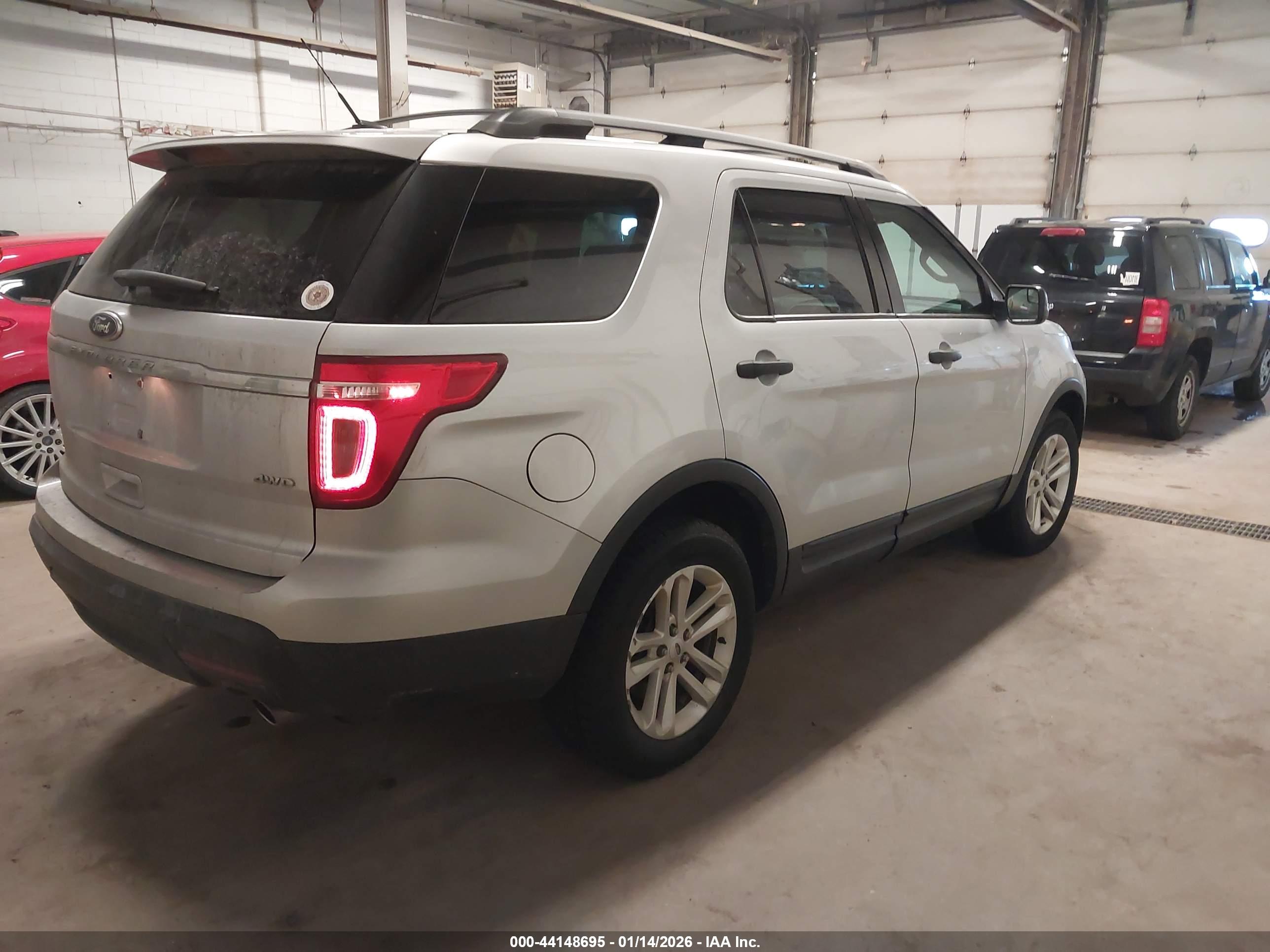 FORD EXPLORER image 4