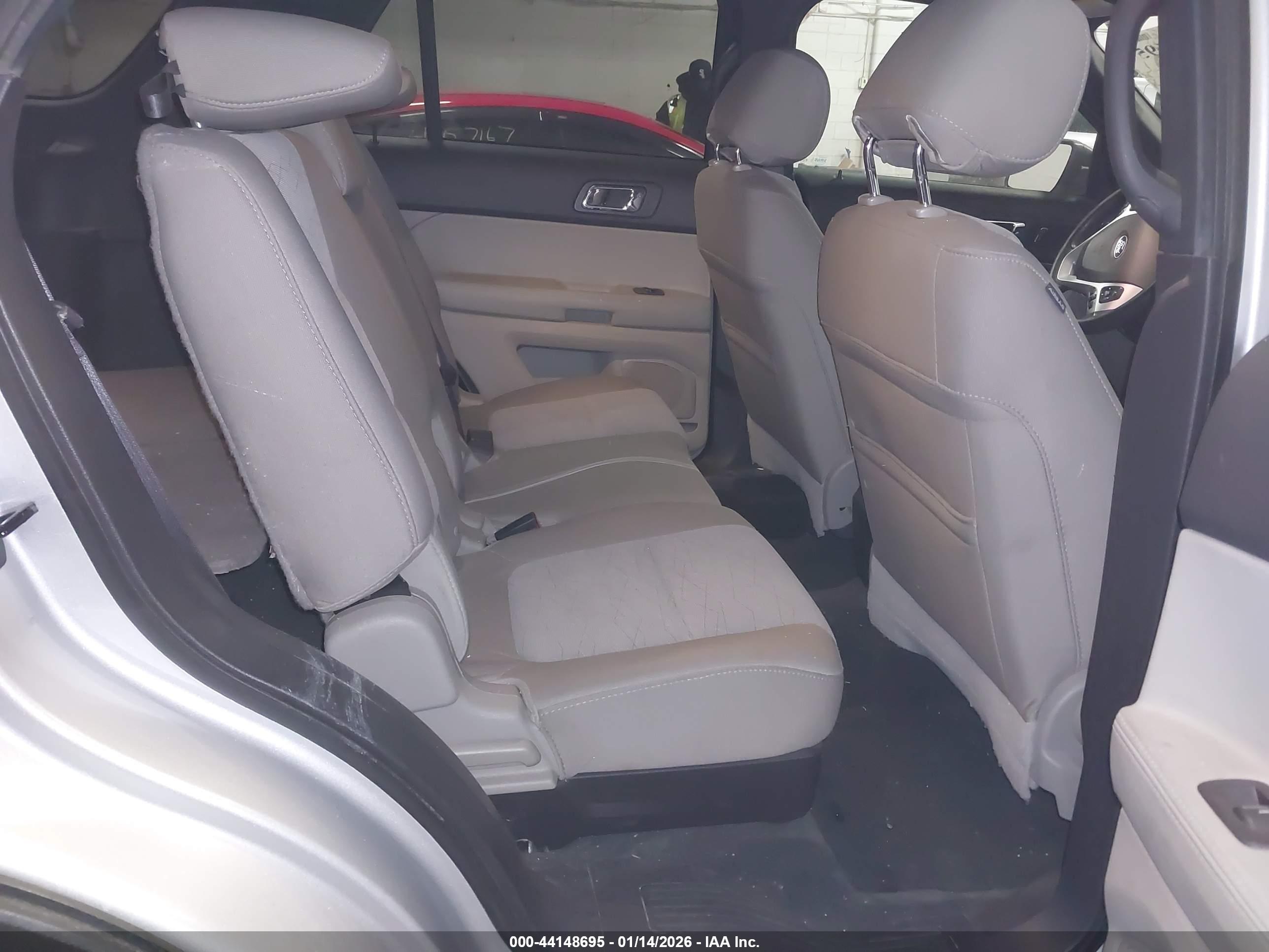 FORD EXPLORER image 8