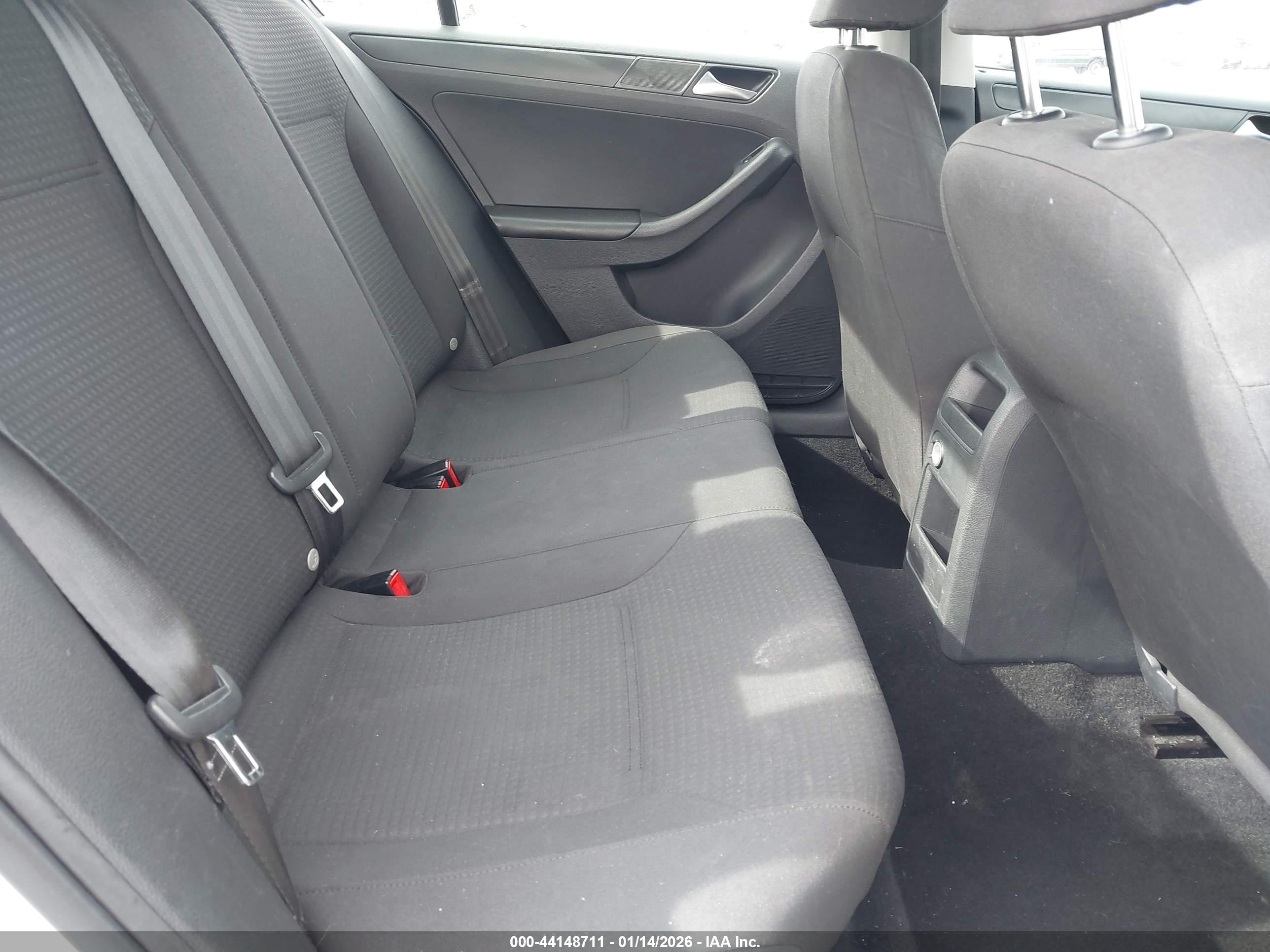 VOLKSWAGEN JETTA image 8