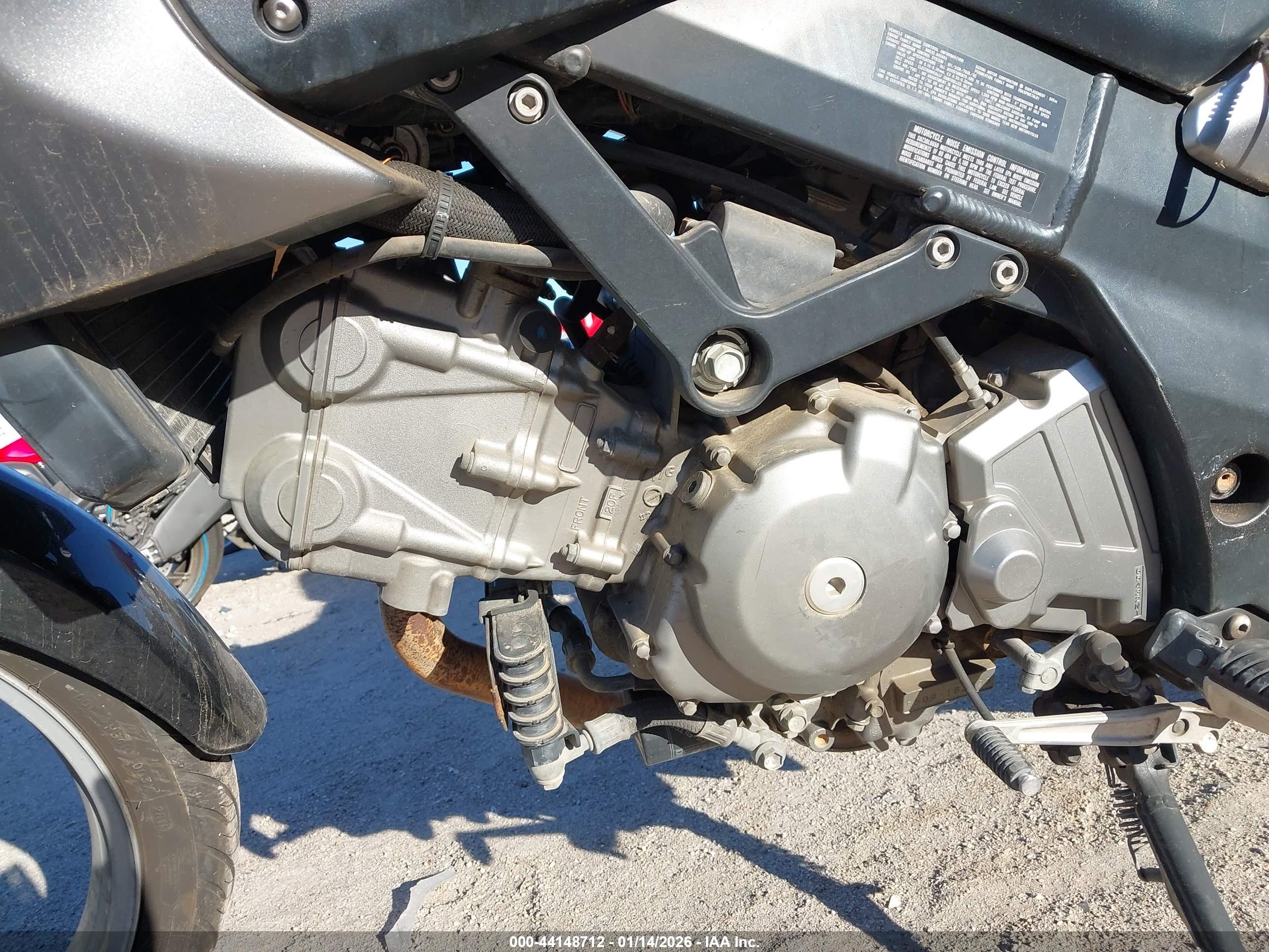 SUZUKI DL650 image 9
