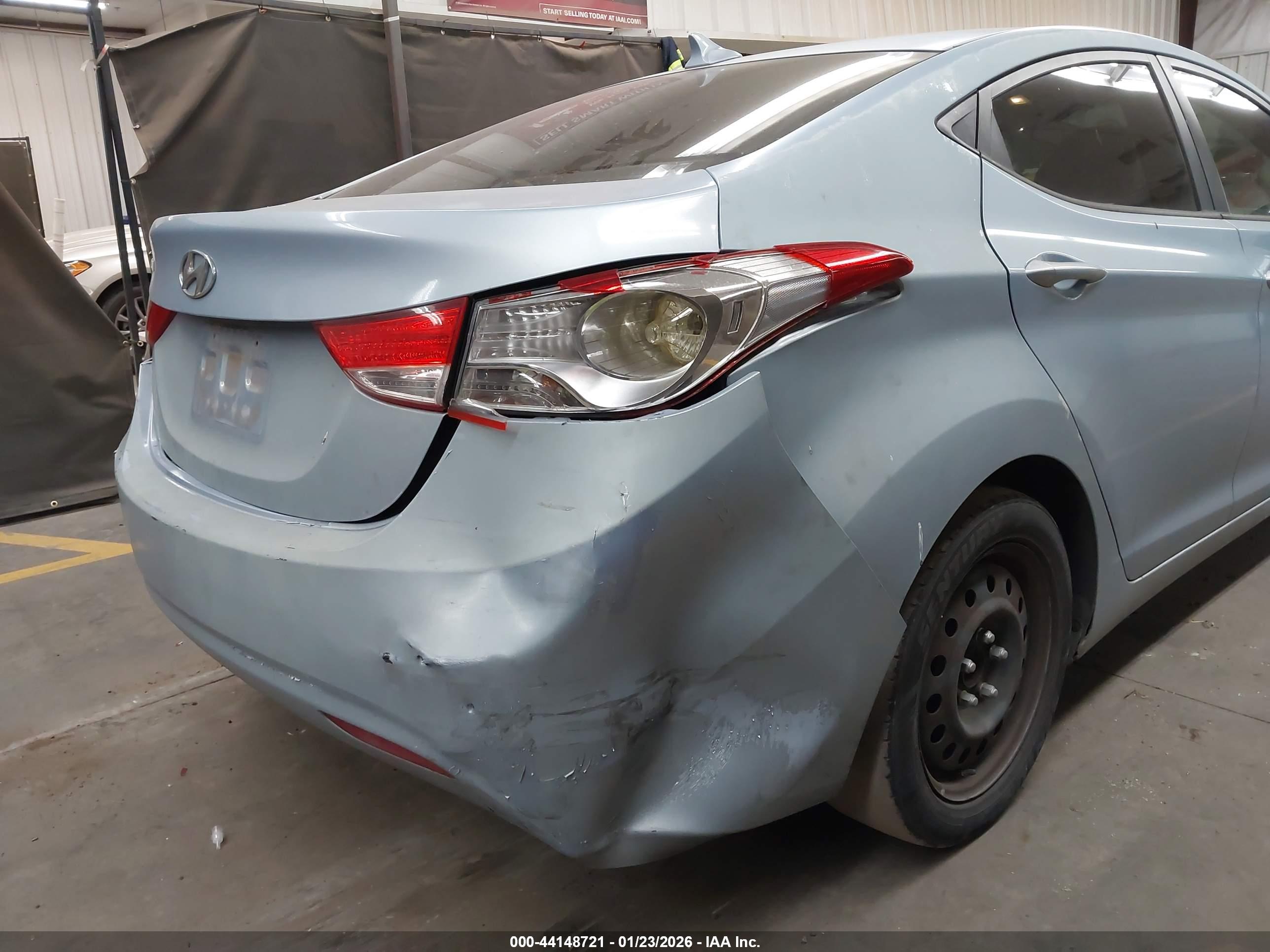 HYUNDAI ELANTRA image 6