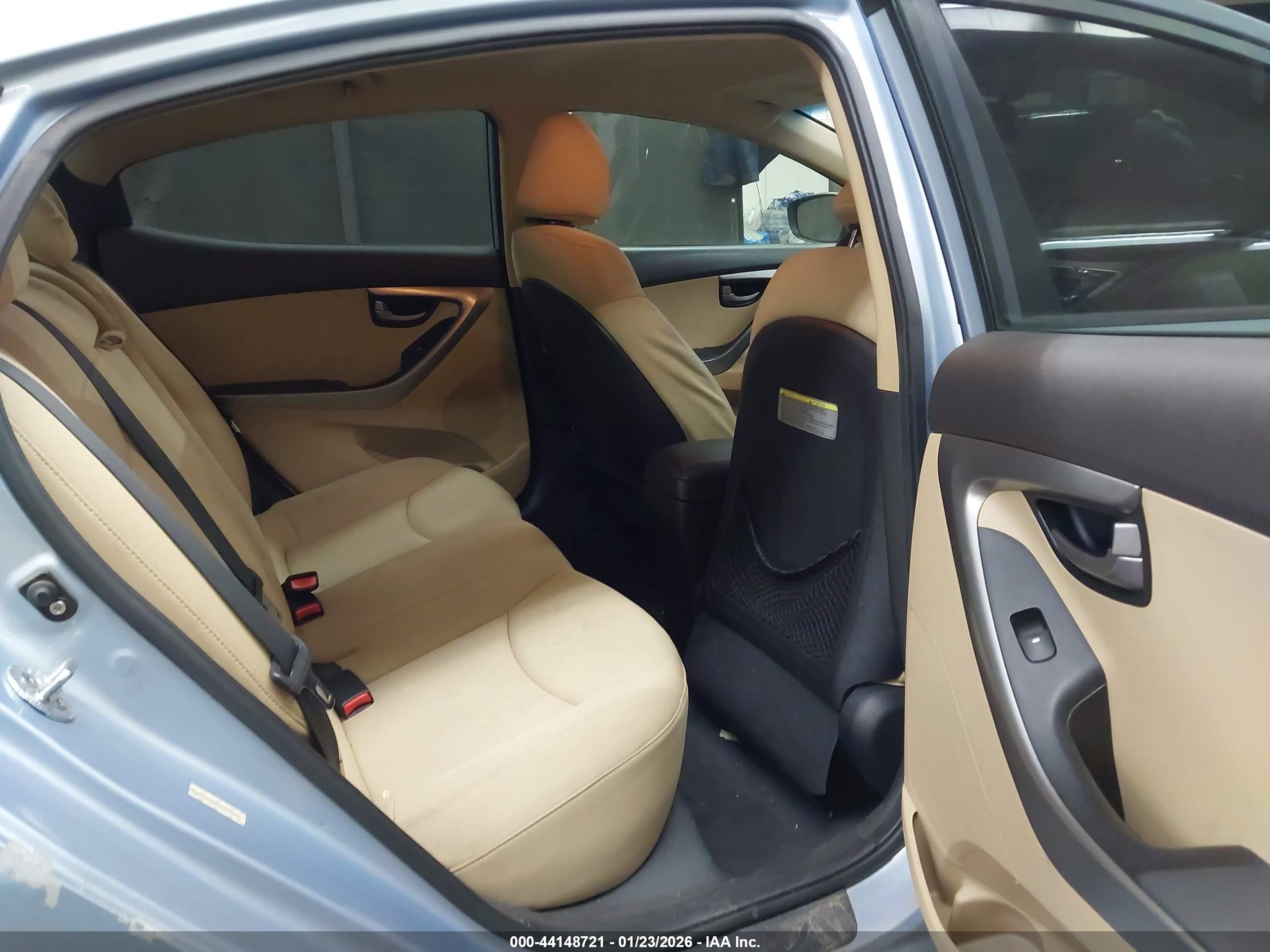 HYUNDAI ELANTRA image 8