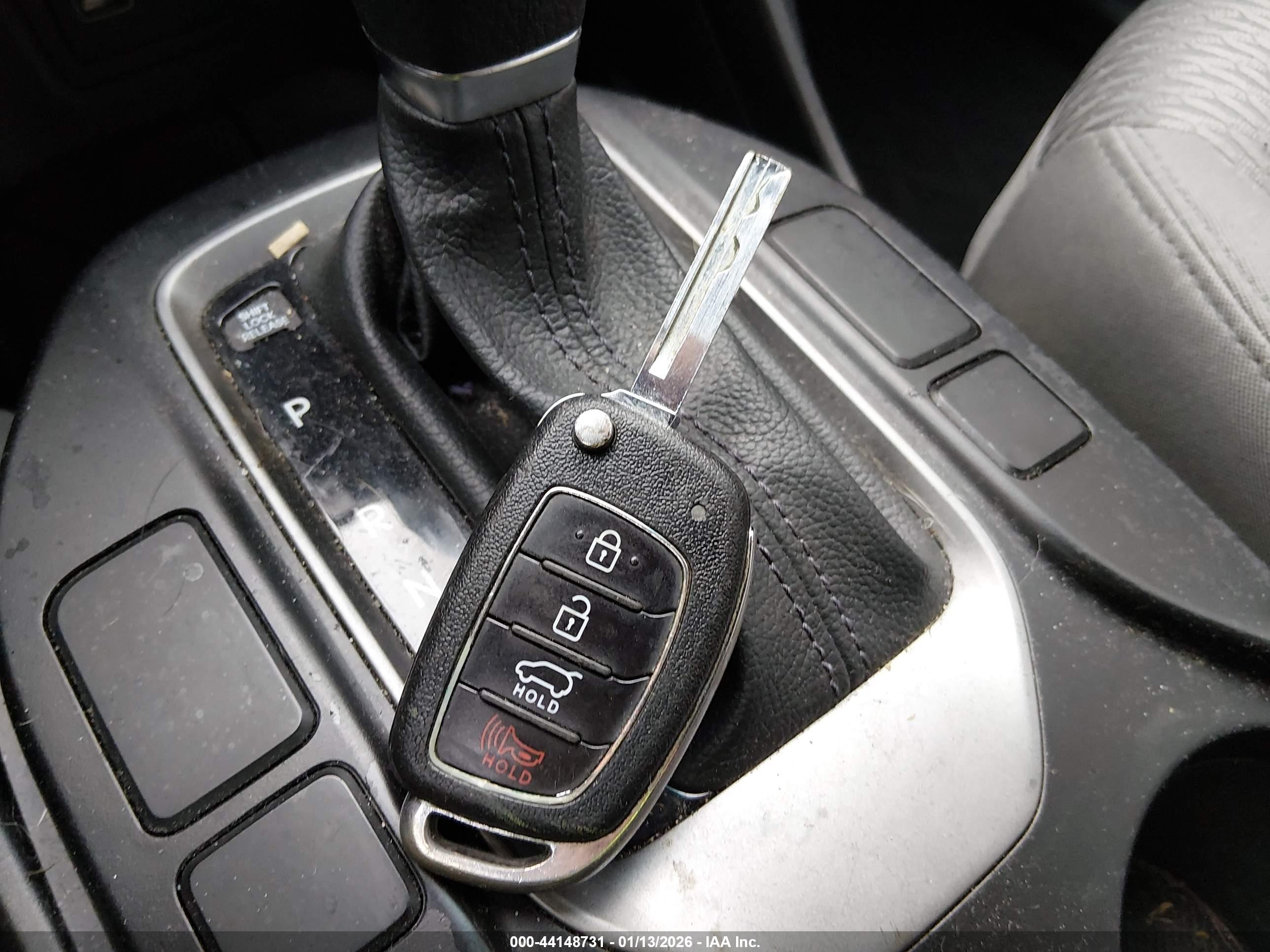 HYUNDAI SANTA image 11
