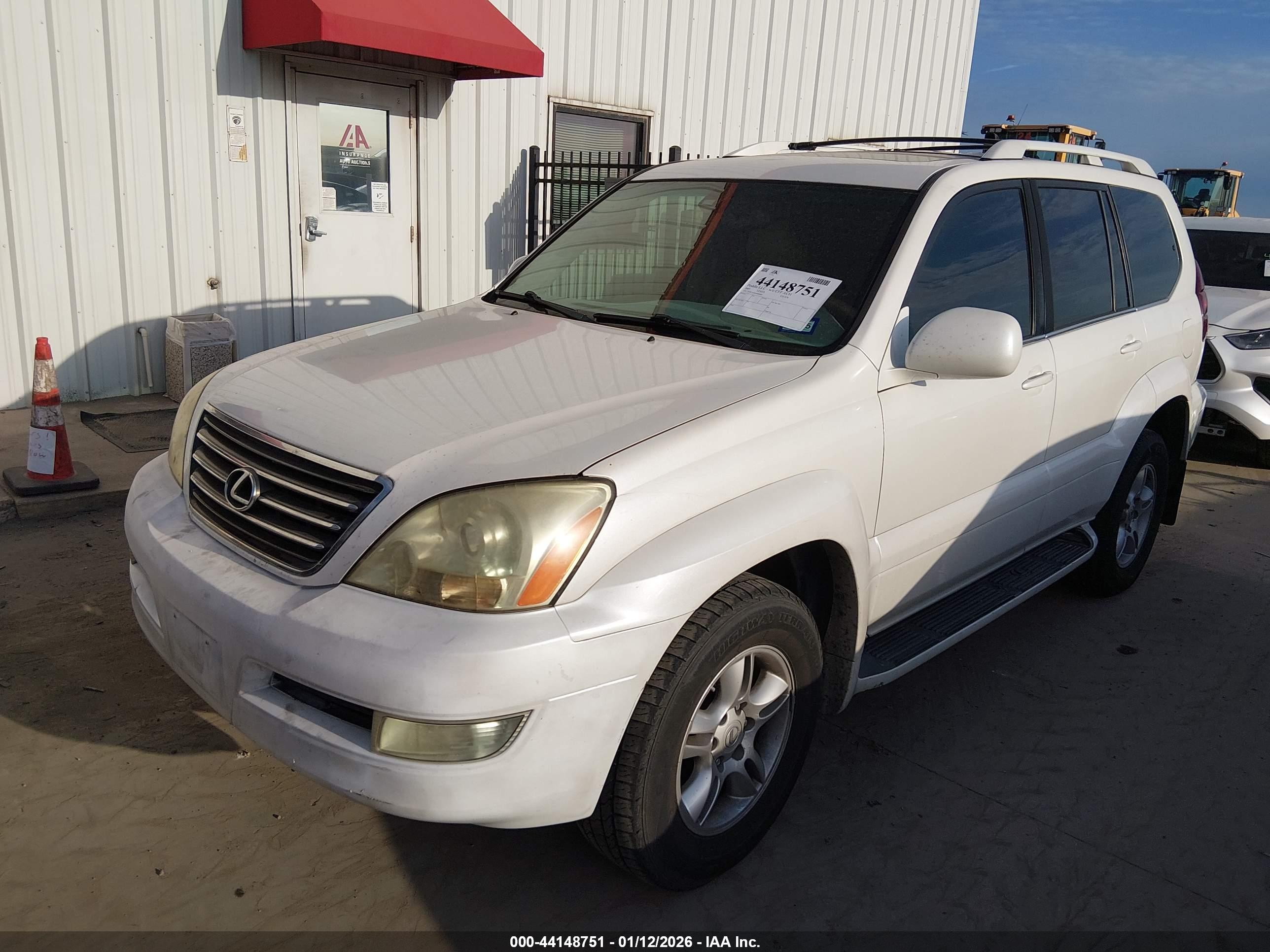 LEXUS GX image 2