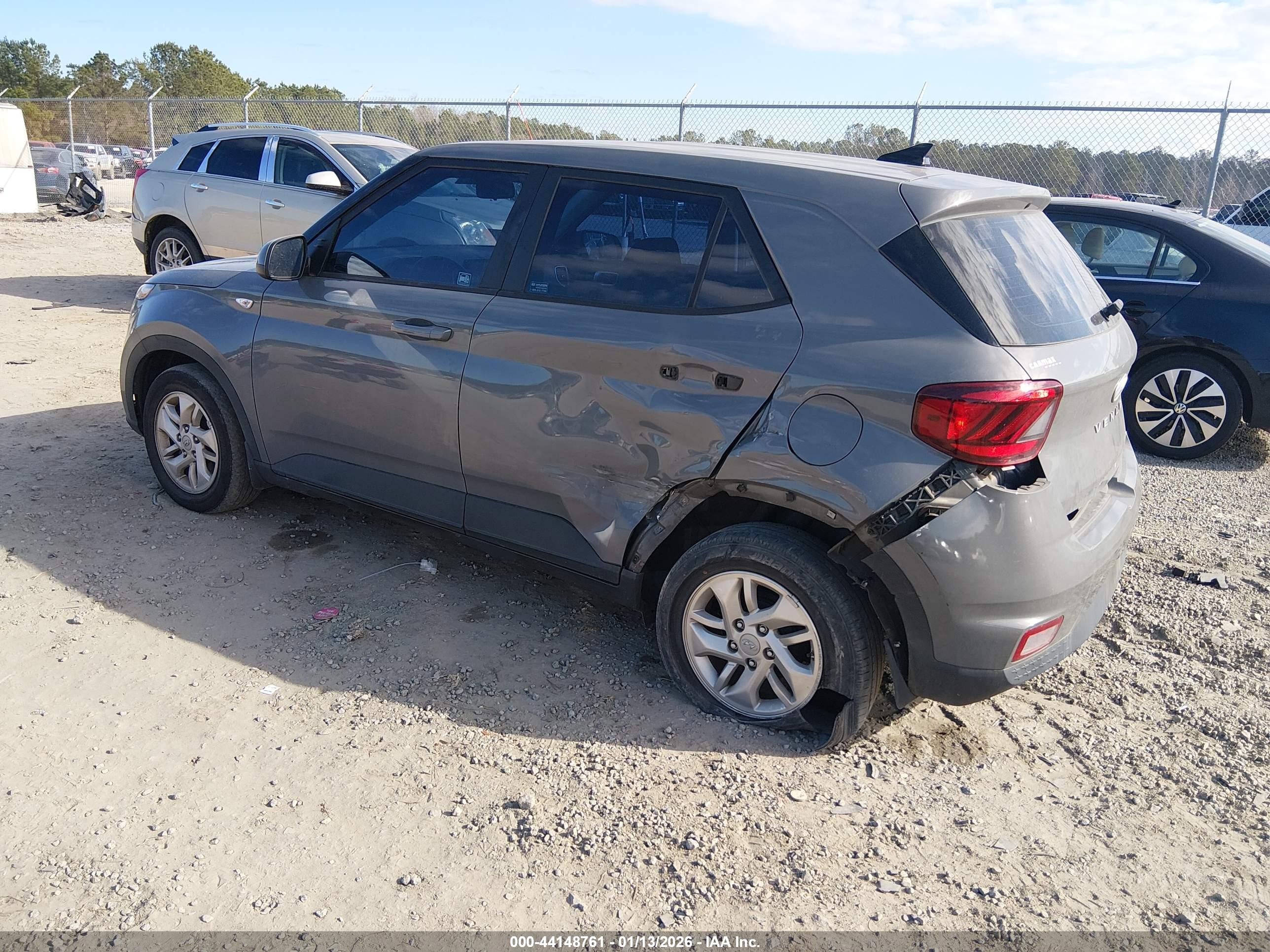 HYUNDAI VENUE image 3