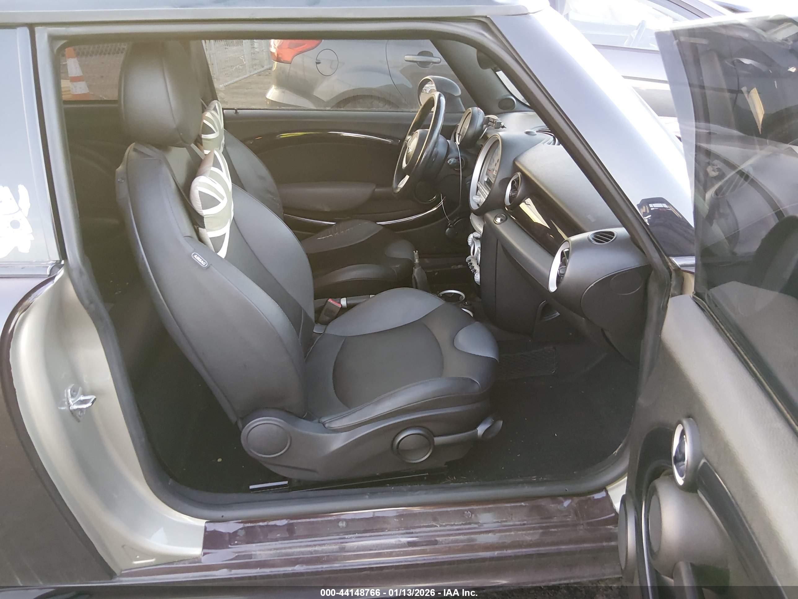 MINI COOPER image 5