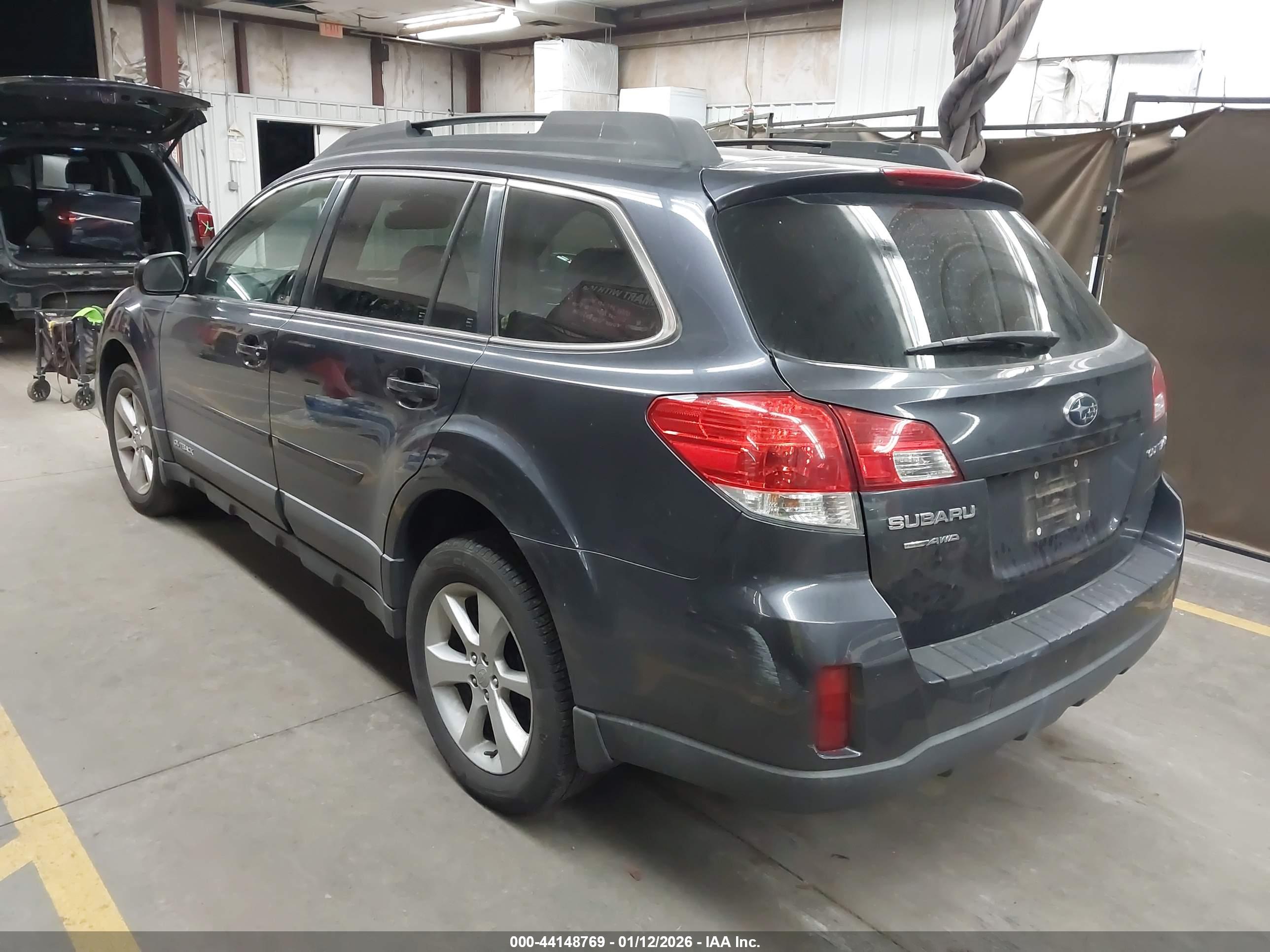 SUBARU OUTBACK image 3