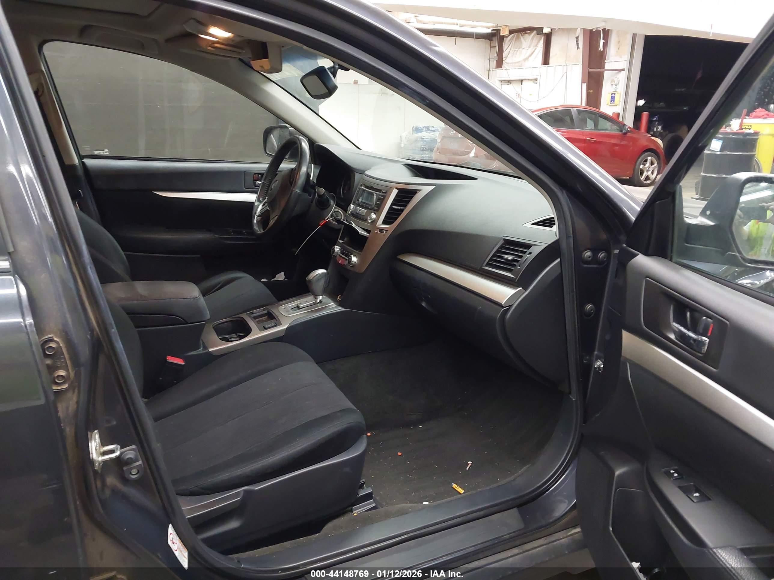 SUBARU OUTBACK image 5