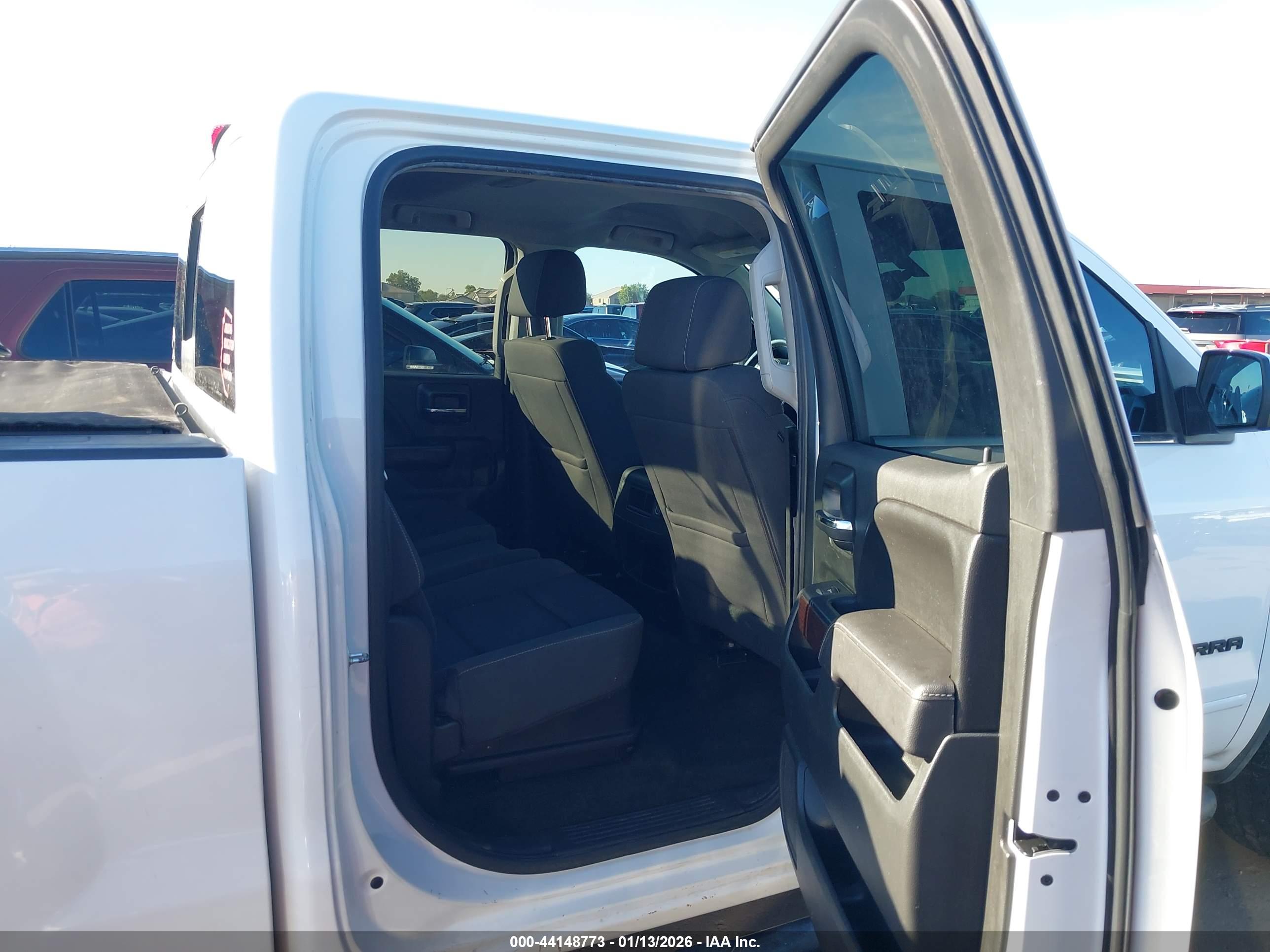 GMC SIERRA image 8