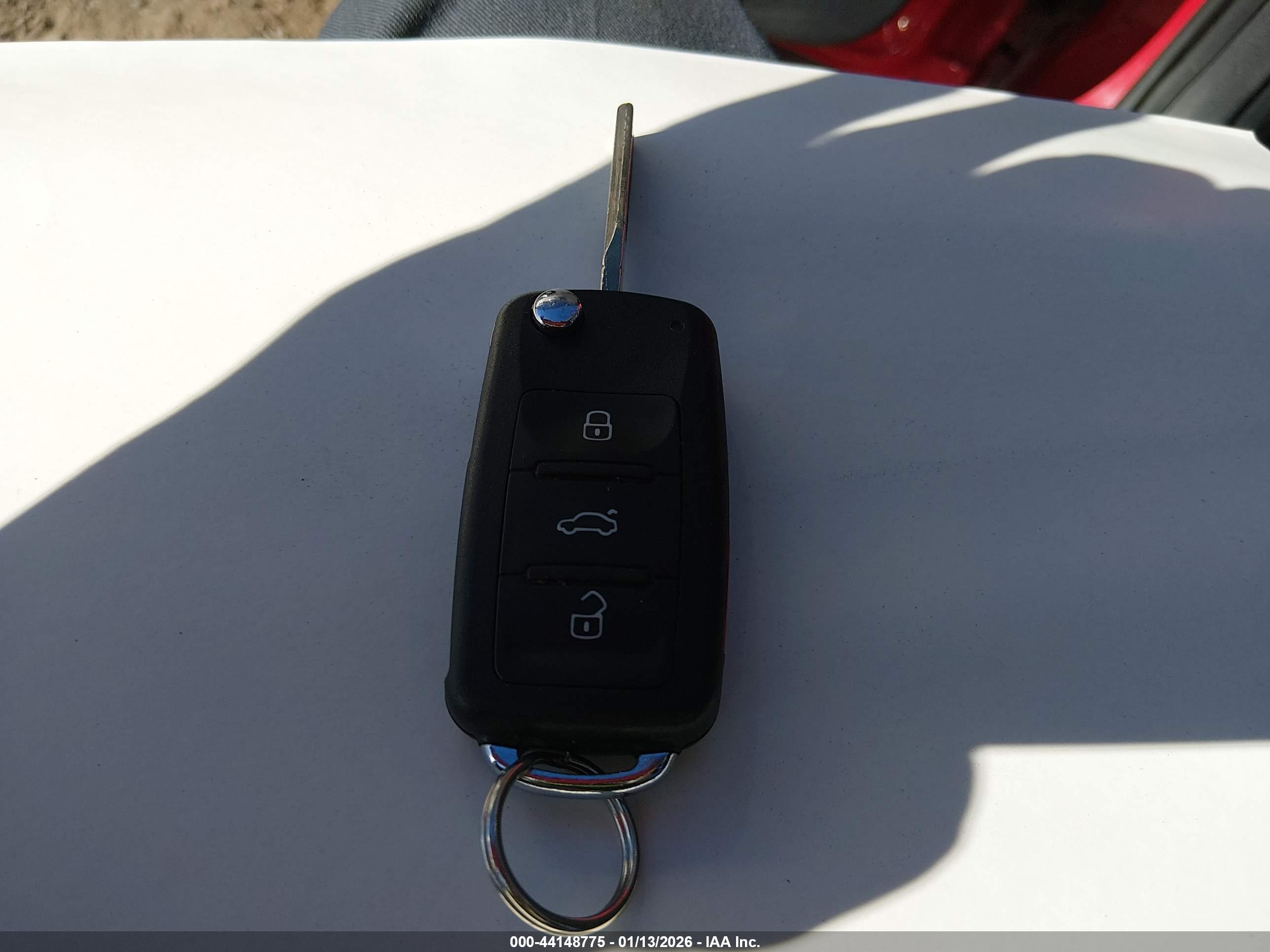 VOLKSWAGEN BEETLE image 11