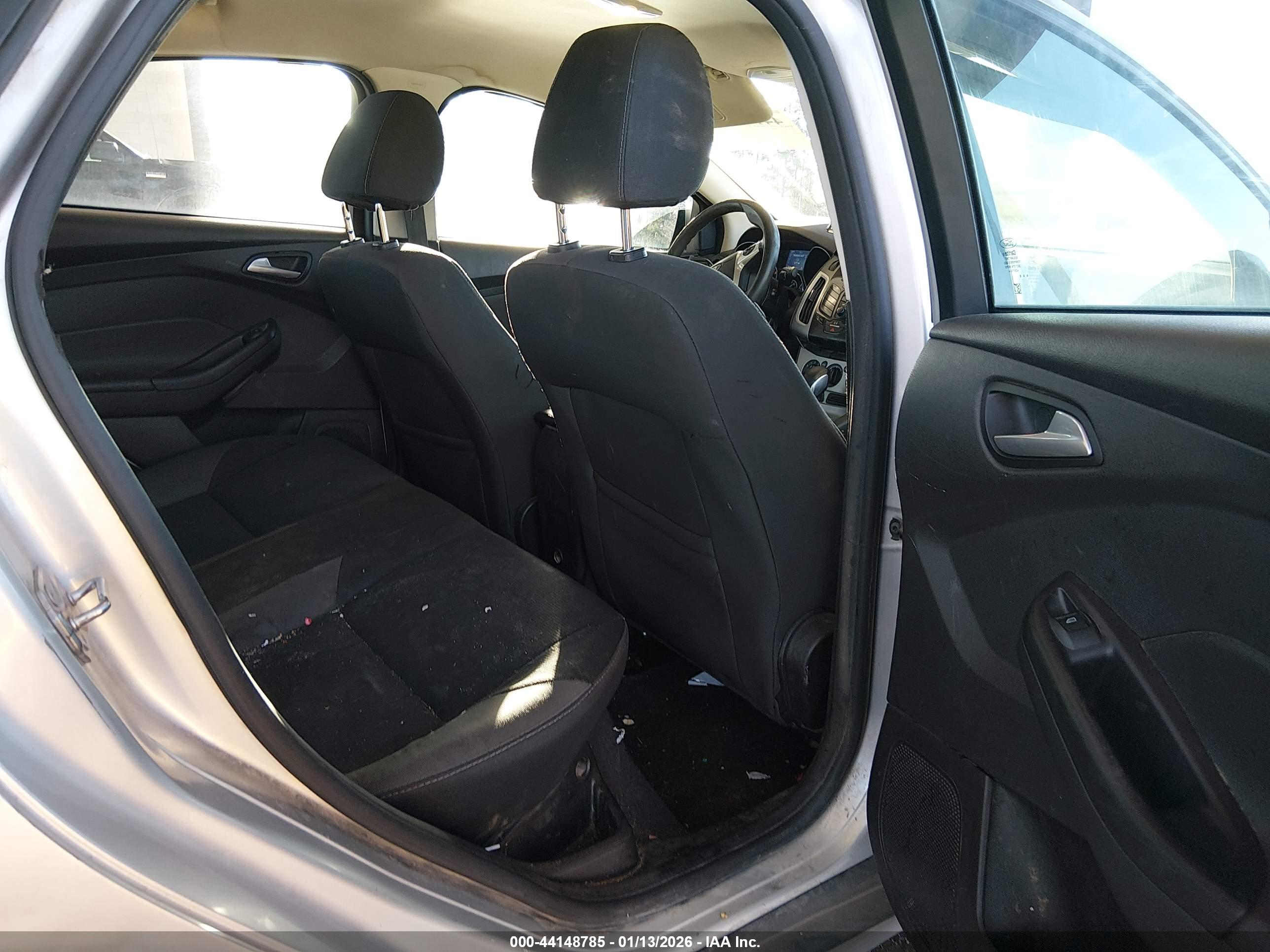 FORD FOCUS image 8