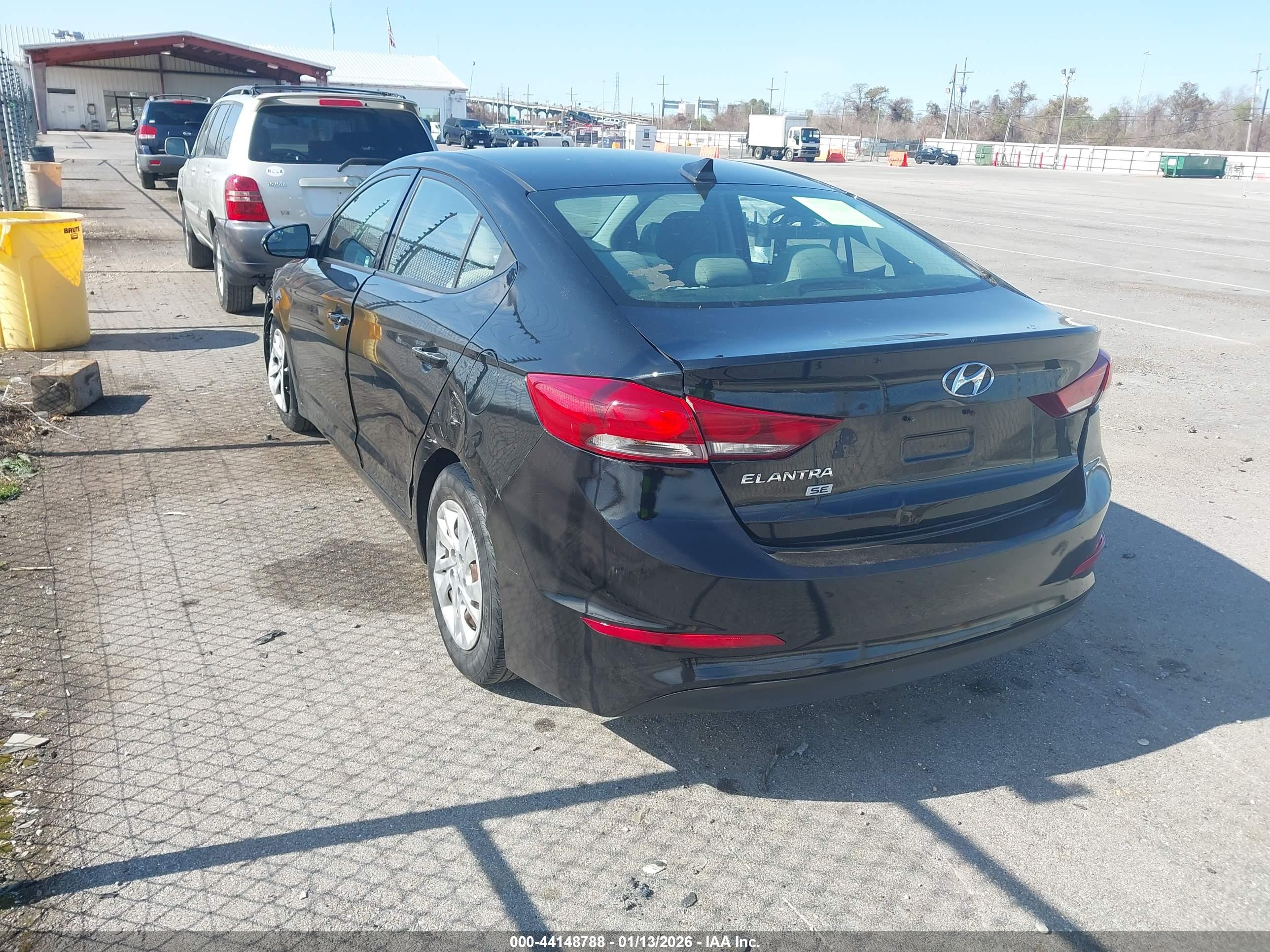 HYUNDAI ELANTRA image 3