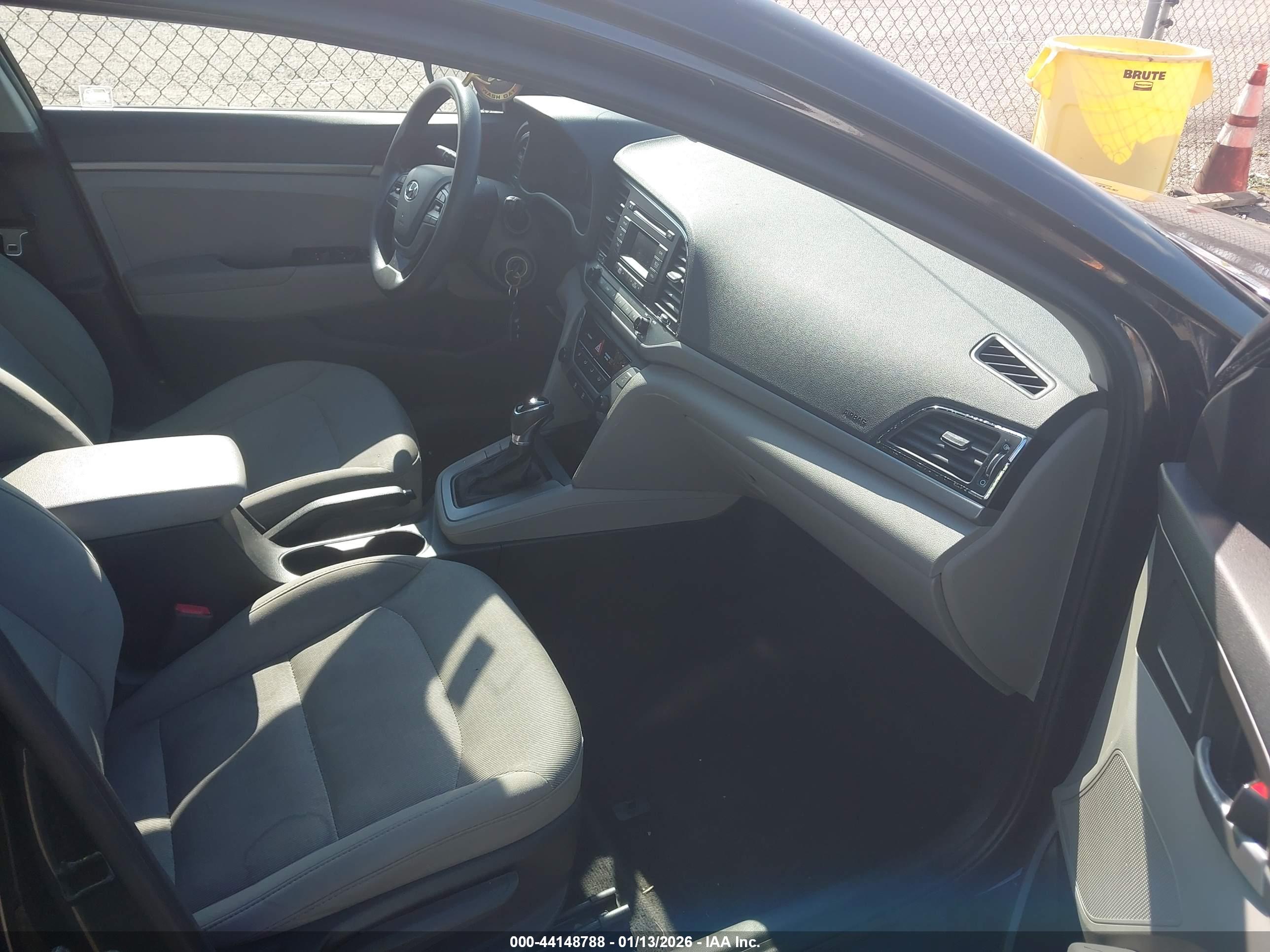 HYUNDAI ELANTRA image 5