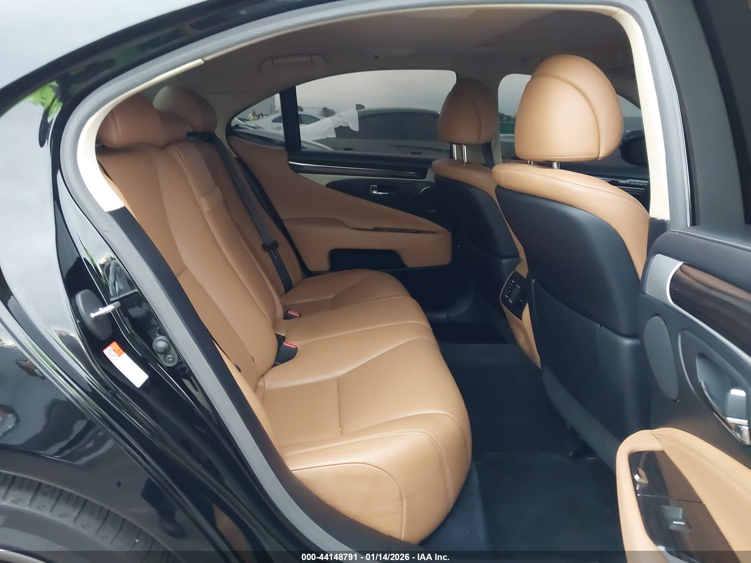 LEXUS LS image 8