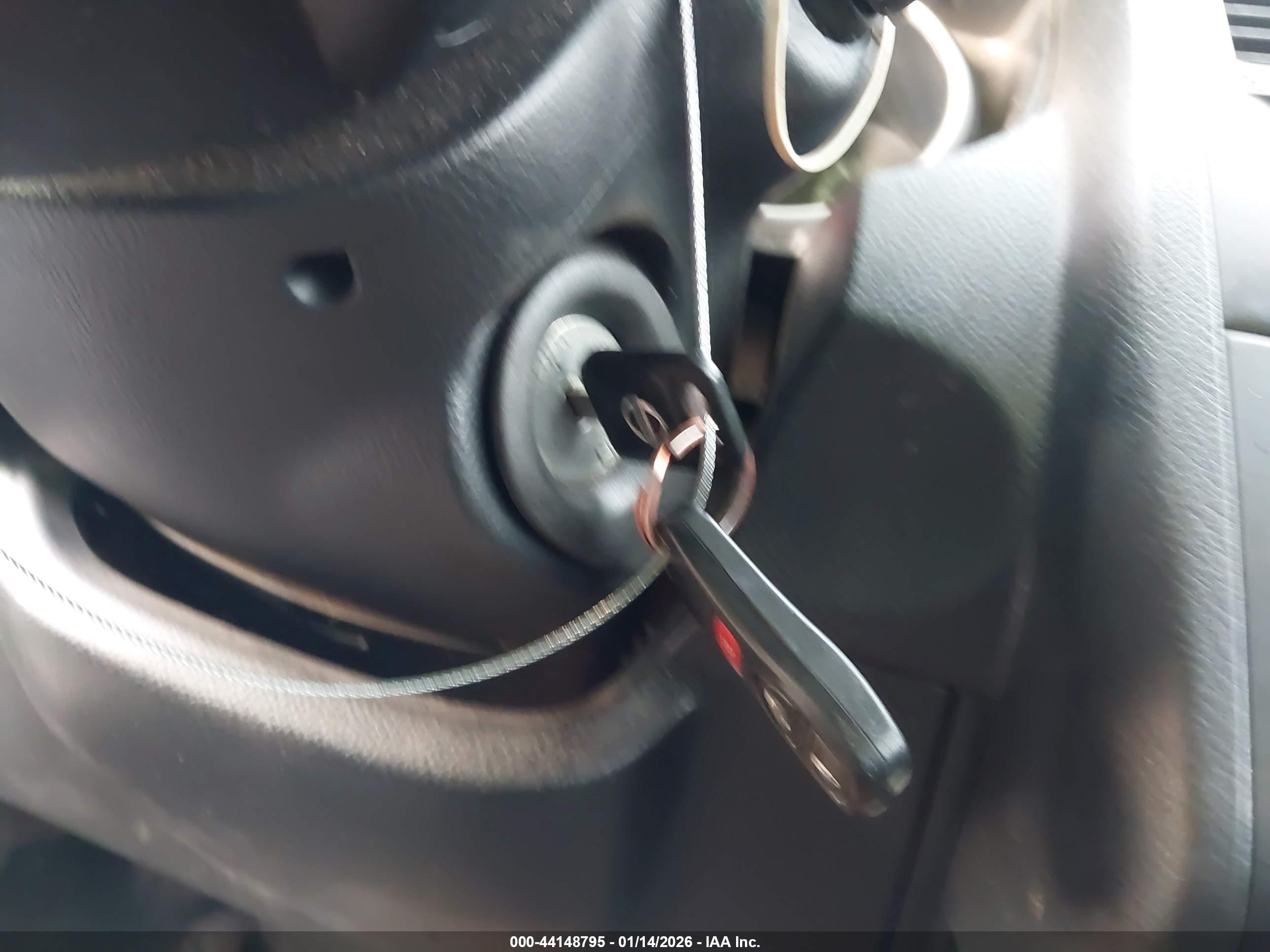 NISSAN VERSA image 11