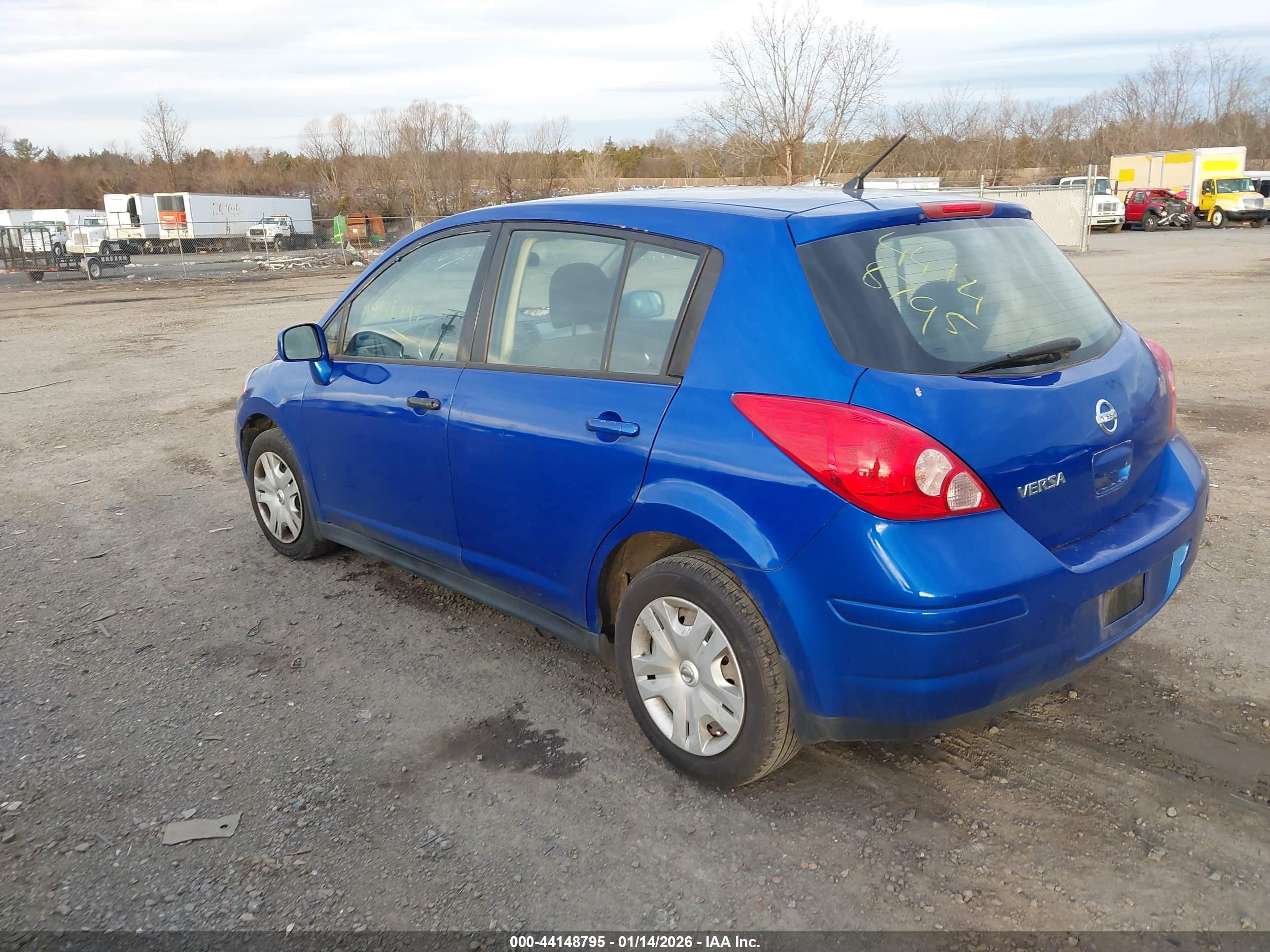 NISSAN VERSA image 3